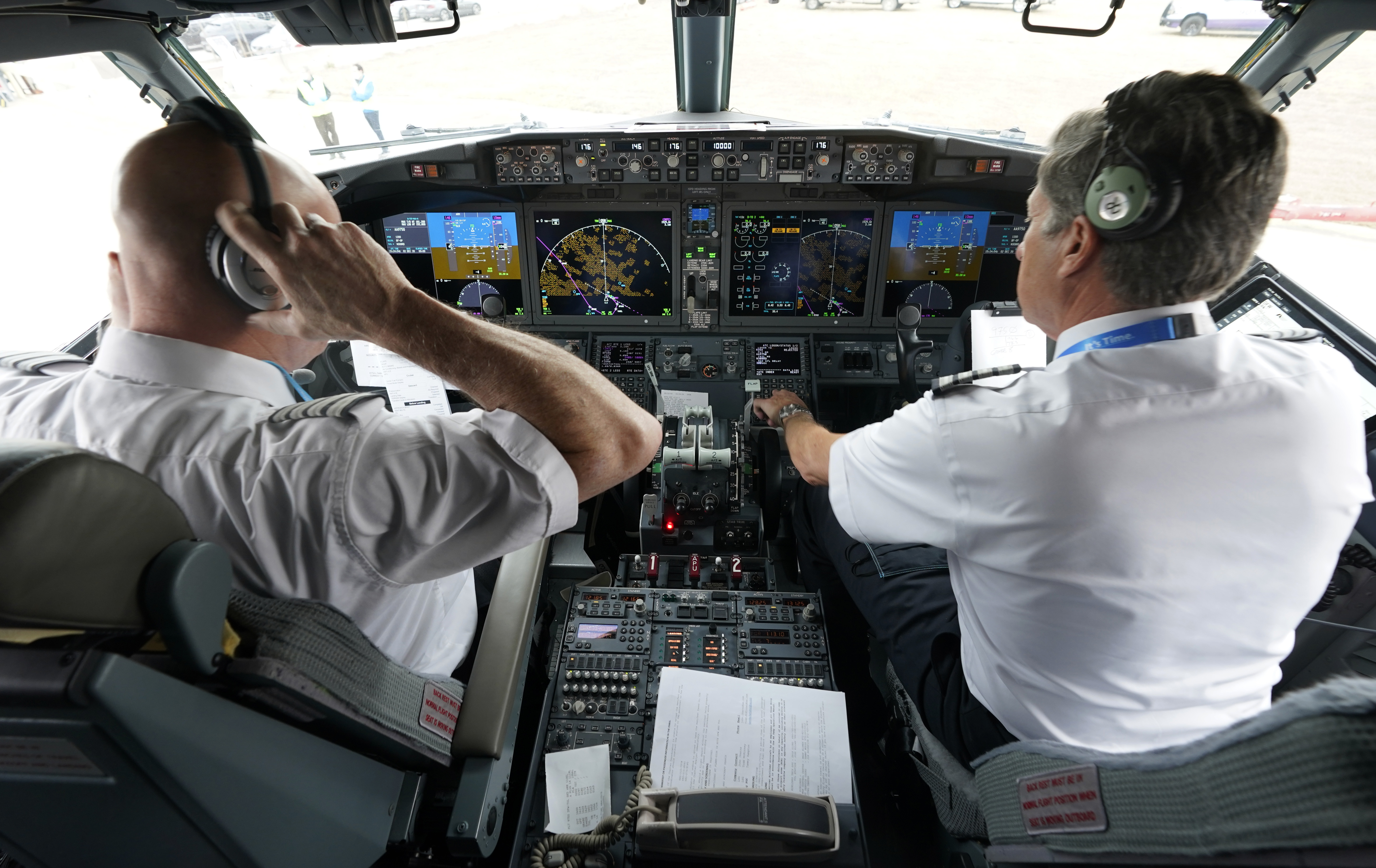 A Worry for Some Pilots: Their Hands-On Flying Skills Are Lacking - The New  York Times