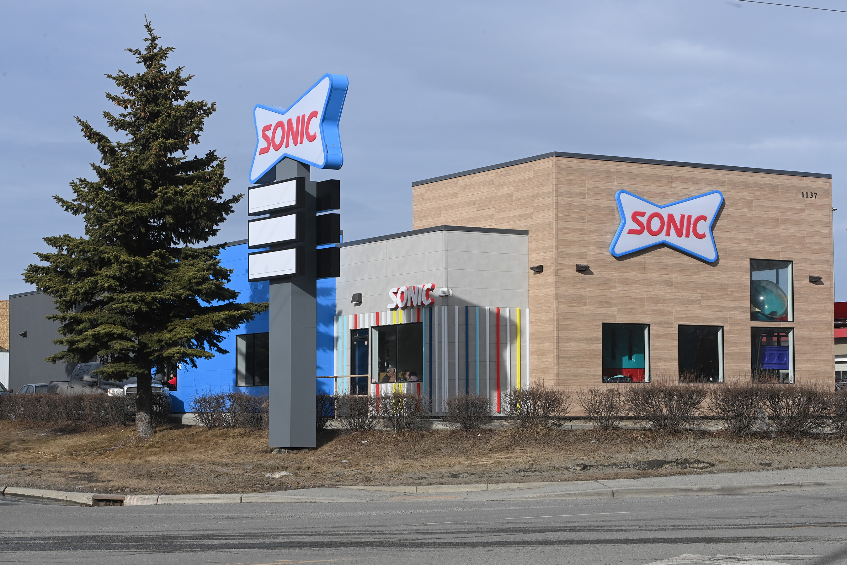 Open & Shut: Anchorage gets a new vintage clothing store, a veterinary  clinic opens, and Uncle Leroy's ends its run in Midtown