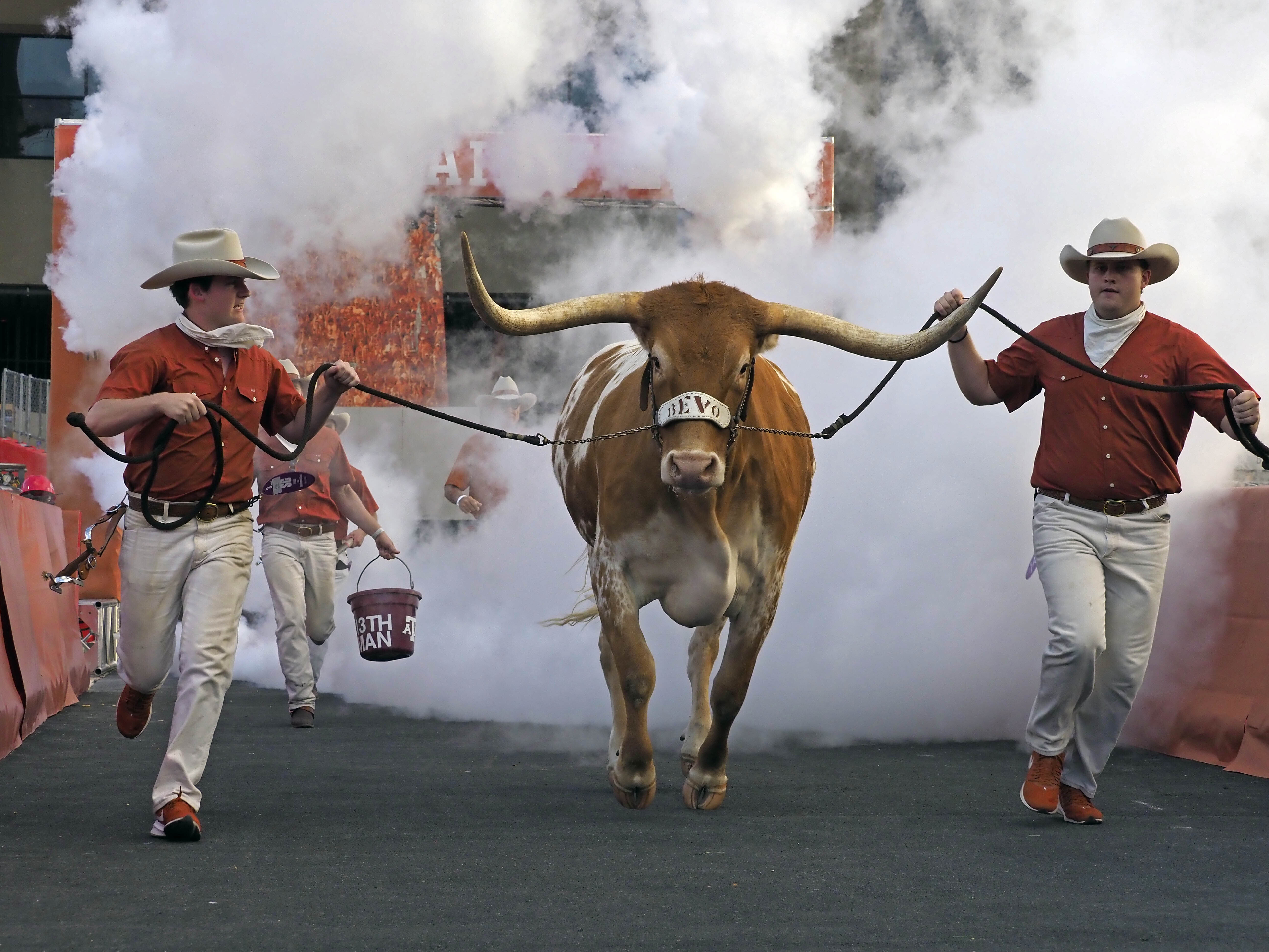 Where to watch No. 5 Texas Longhorns football streaming free today; TV  channel, spread, game odds - oregonlive.com