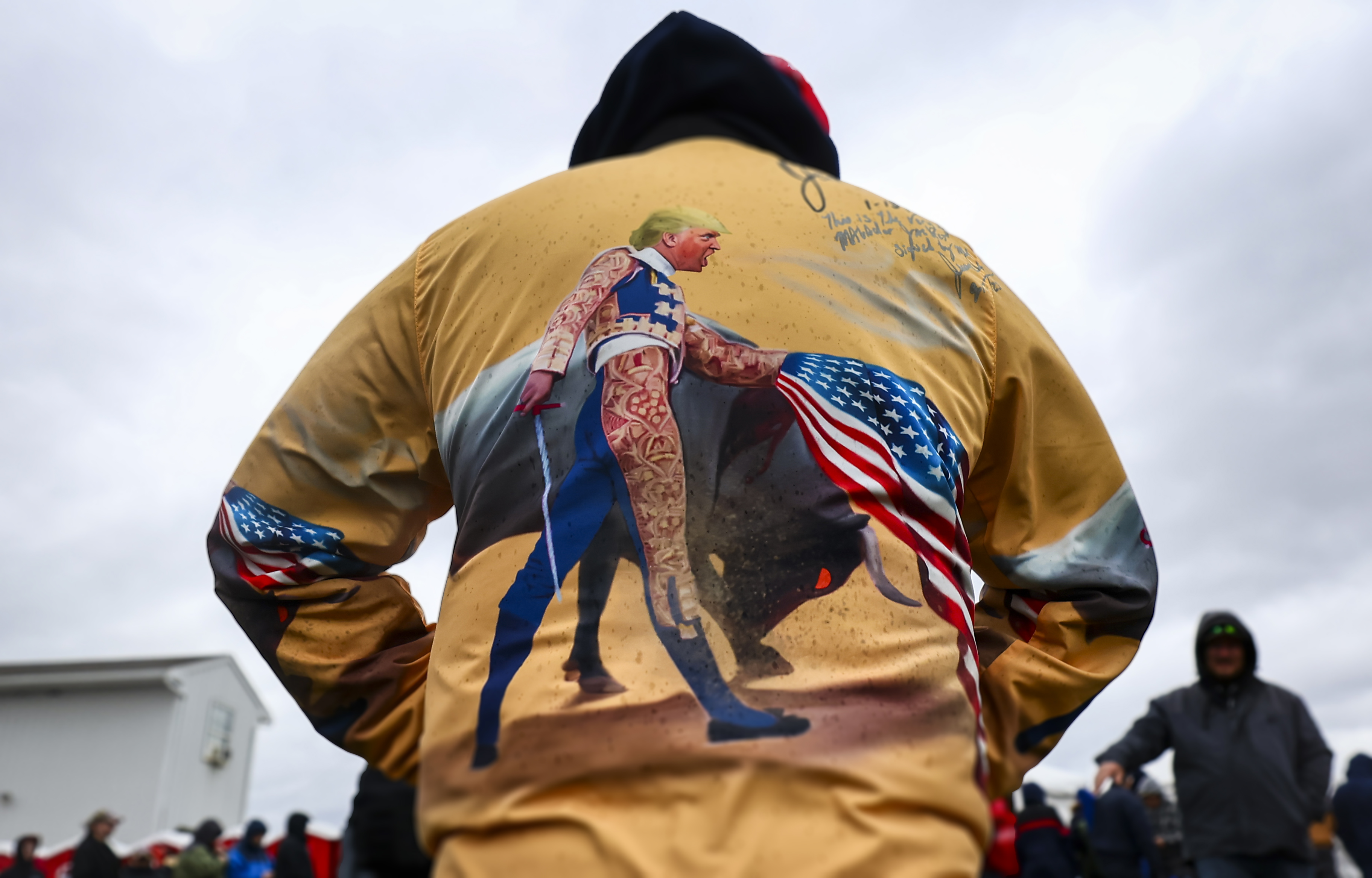 Trump faithful turn out by thousands for Schnecksville stump