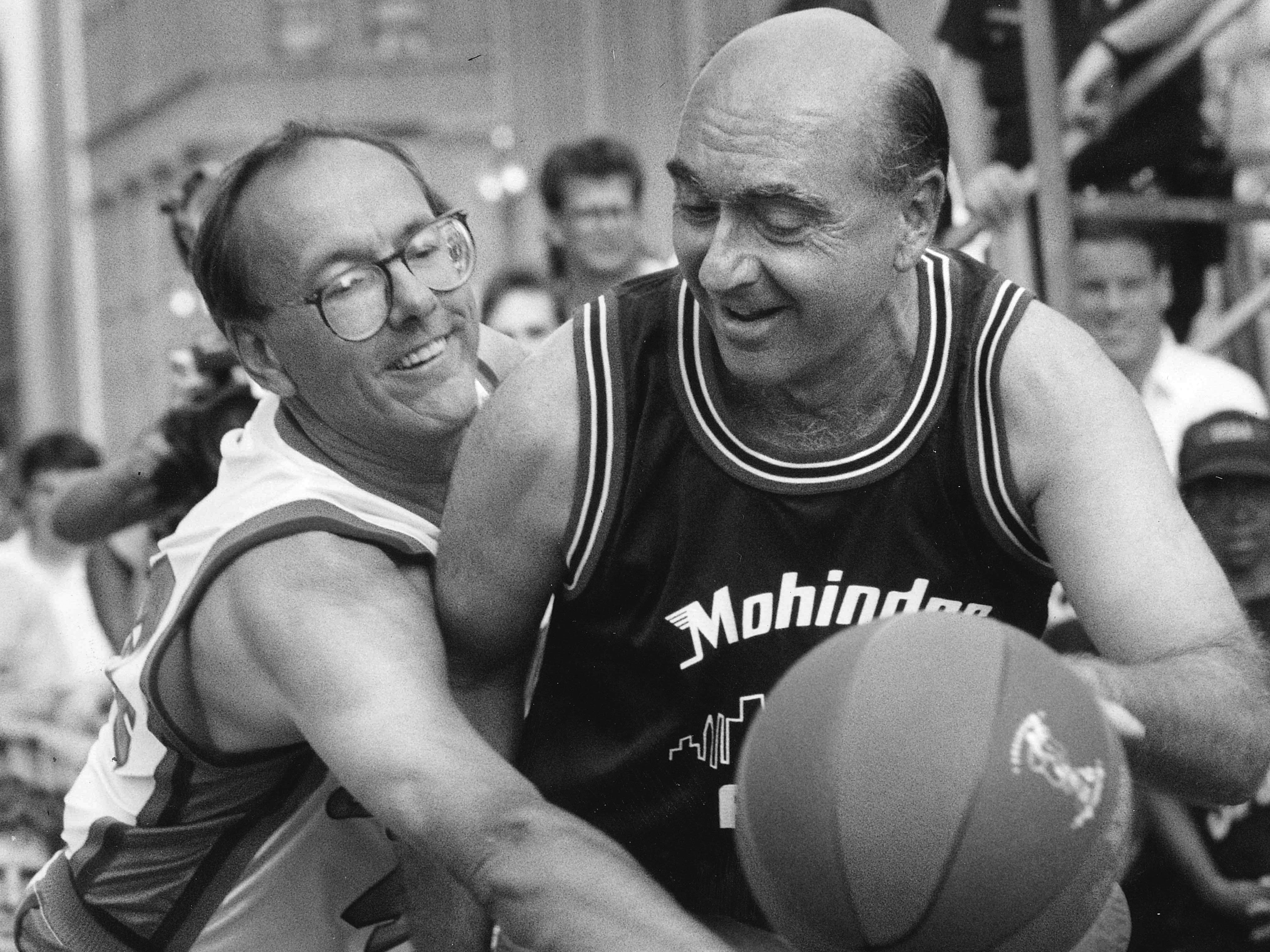 Jim Boeheim wins over Dick Vitale in one-on-one basketball game (from the archives)