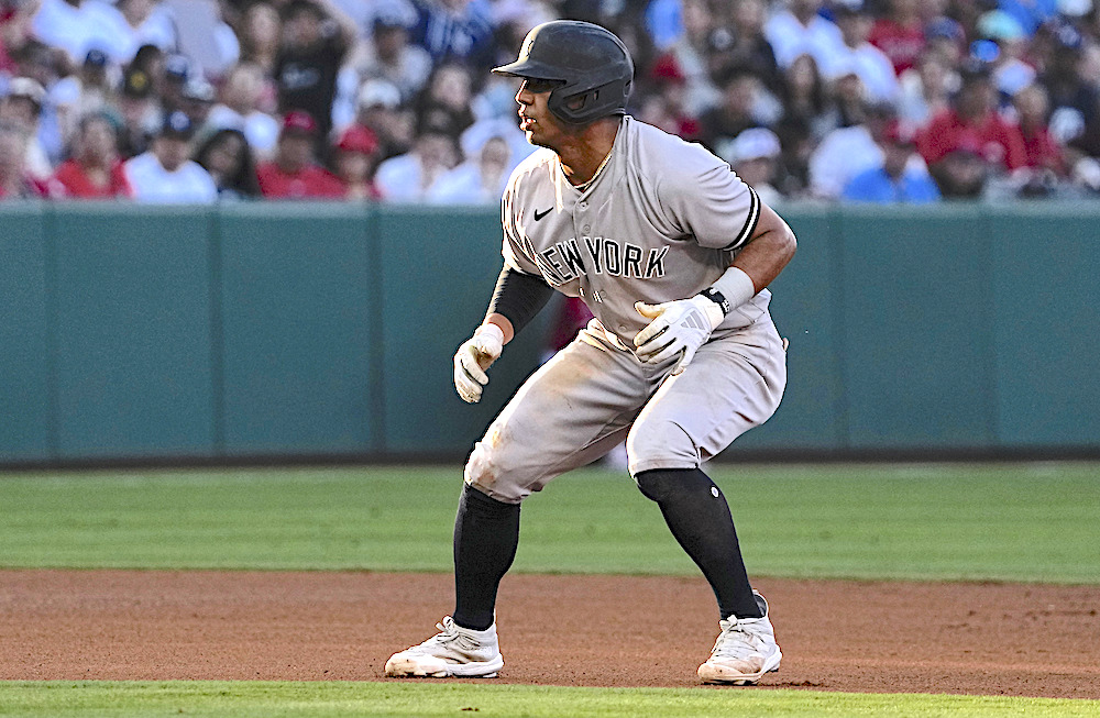 Oswald Peraza's leaping grab, 09/12/2023