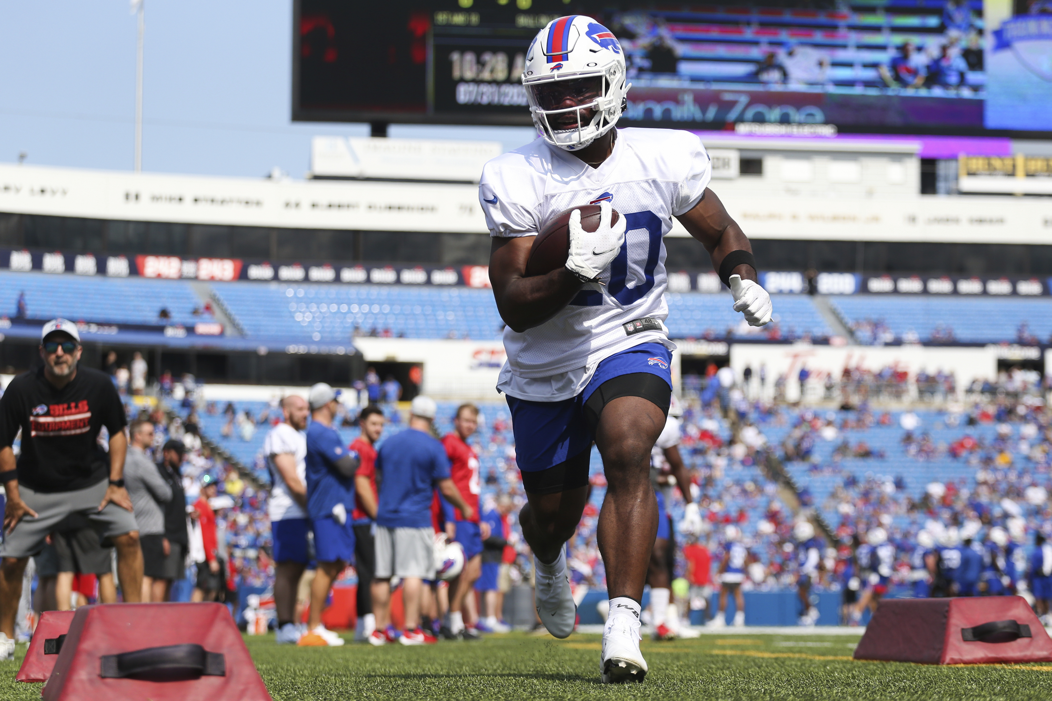 Zack Moss featured on Day 4 of Bills training camp; Who else took 1st team  reps? 