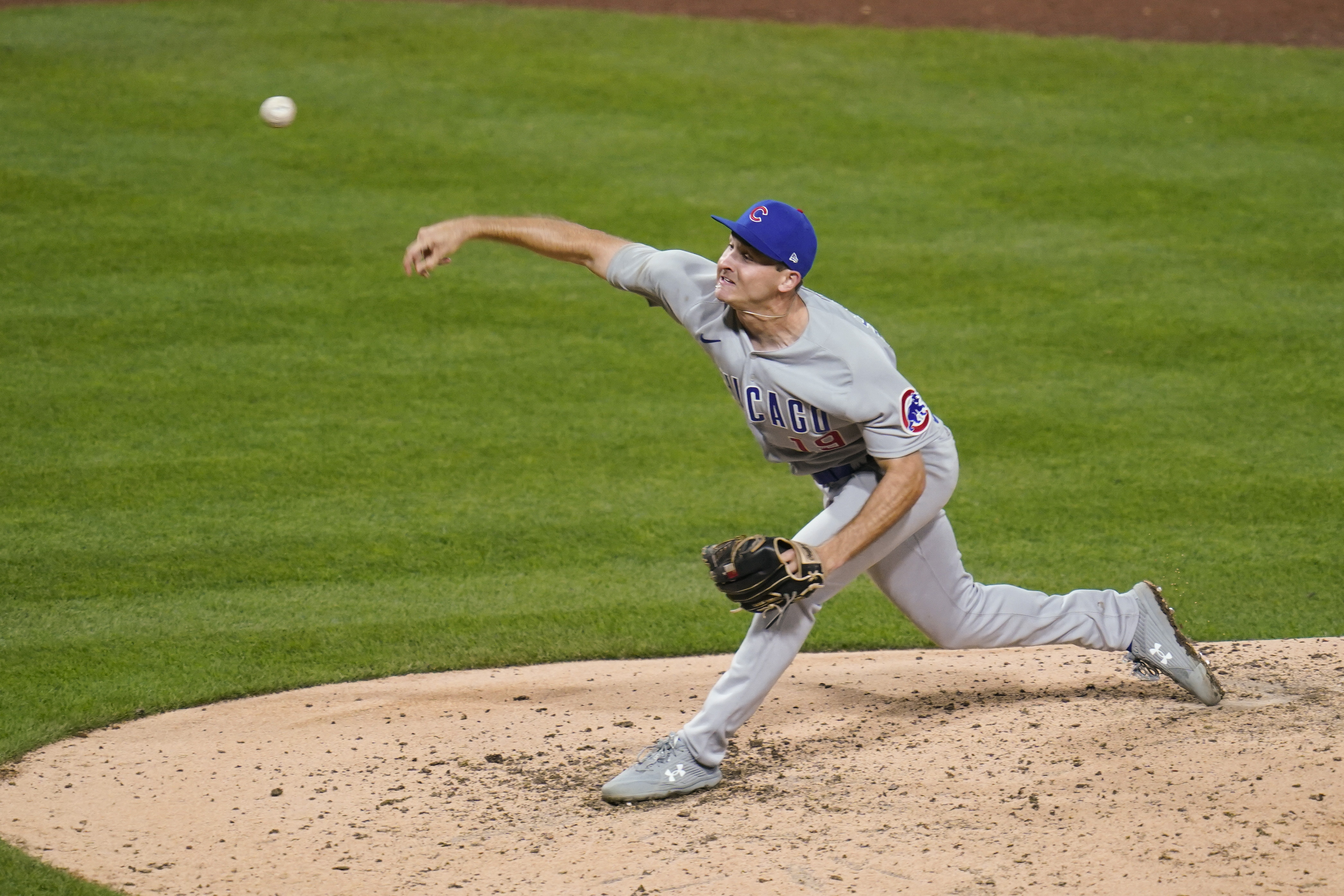 LaTroy Hawkins opens old baseball cards