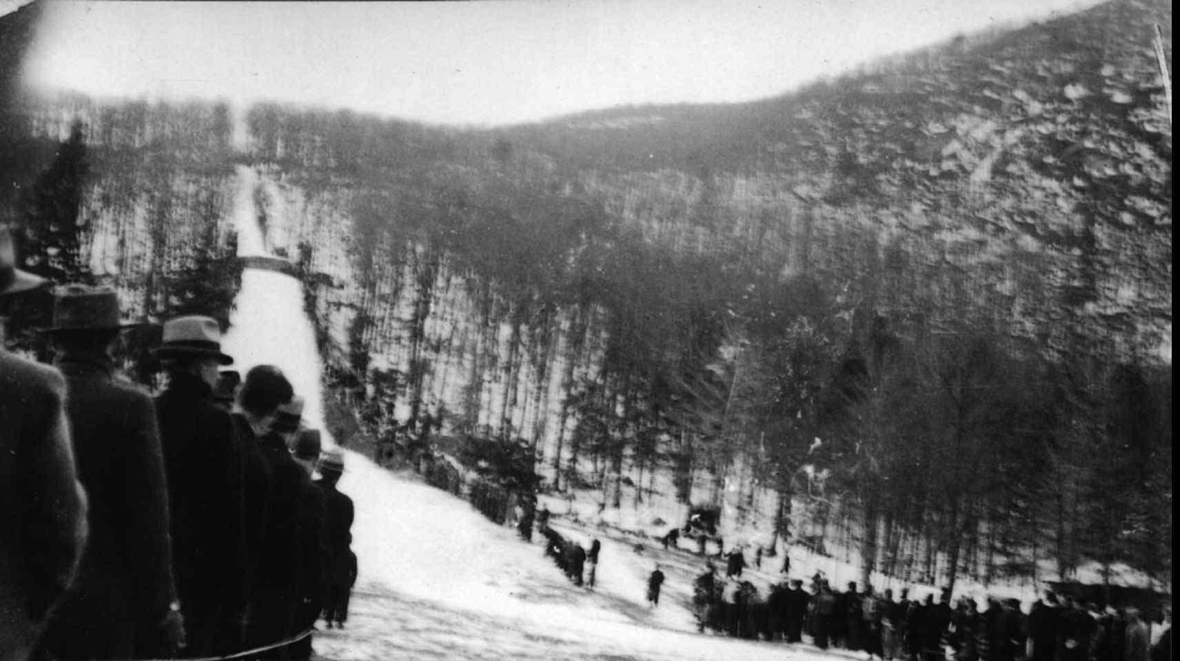 Tirage Argentique Vintage - Sauteur à Ski - Circa 1930 - Carte Postale 10x14cm