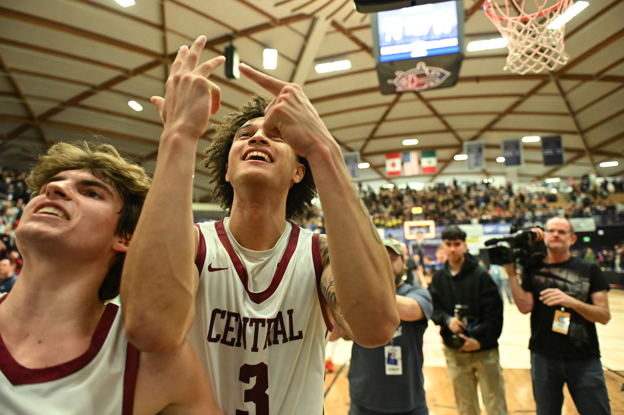 Central Catholic beats Roosevelt in Oregon 6A boys basketball ...