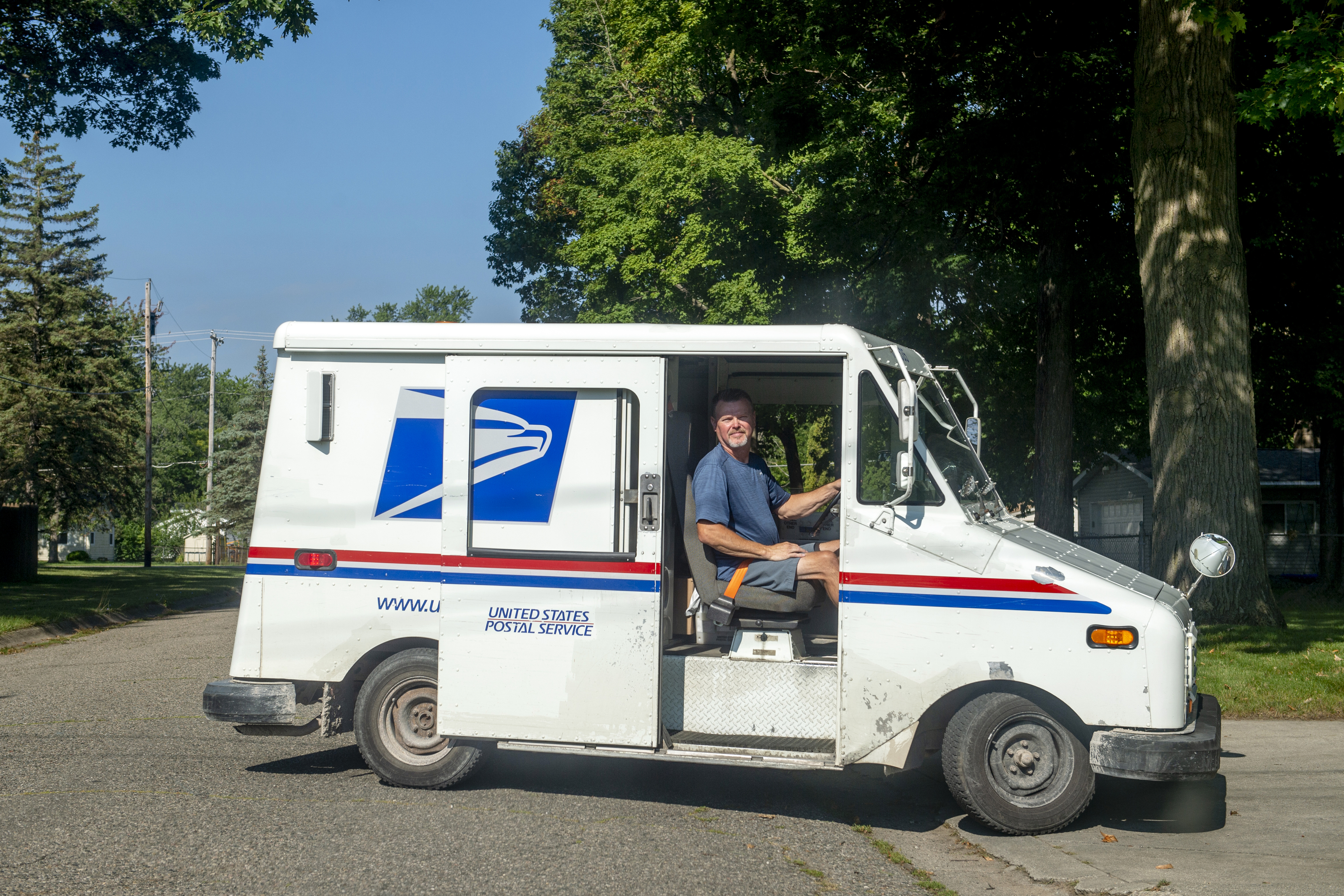 Swartz Creek mail carrier honored with Million Mile Award - mlive.com