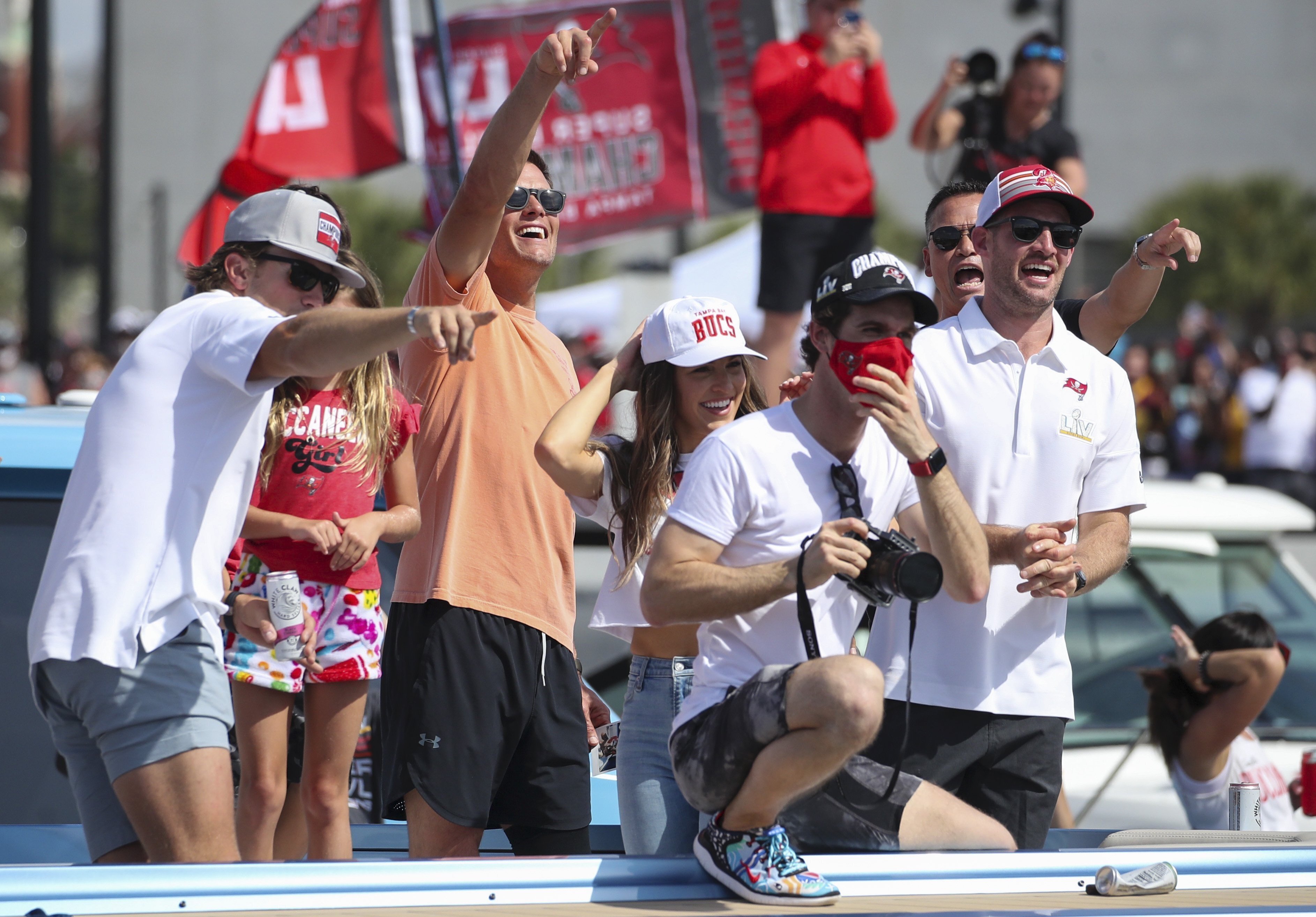 Tom Brady throws Lombardi Trophy across the water during boat parade