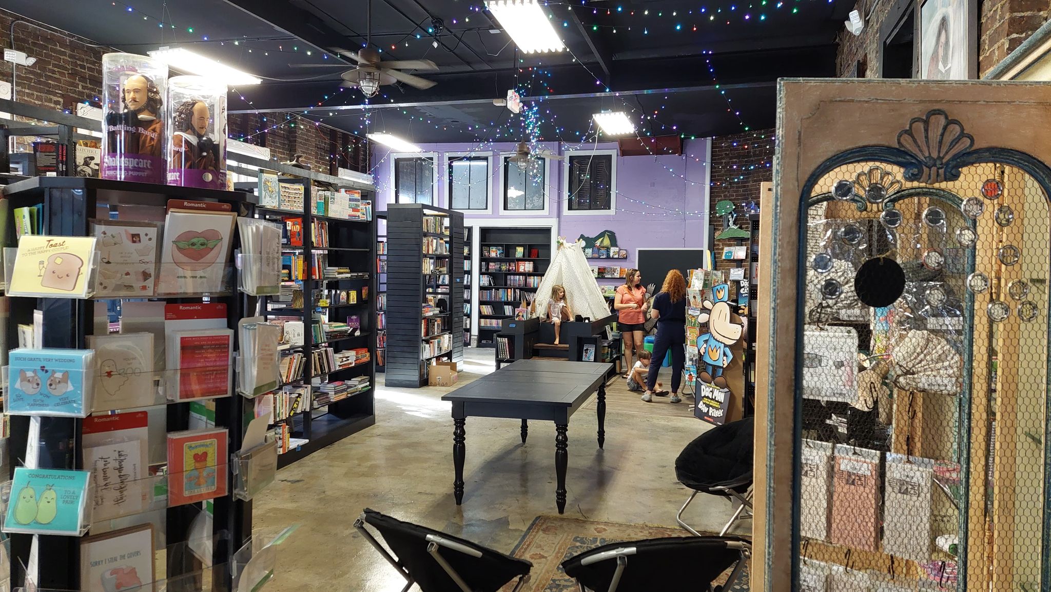 Independent bookstore to open downtown – The Flor-Ala