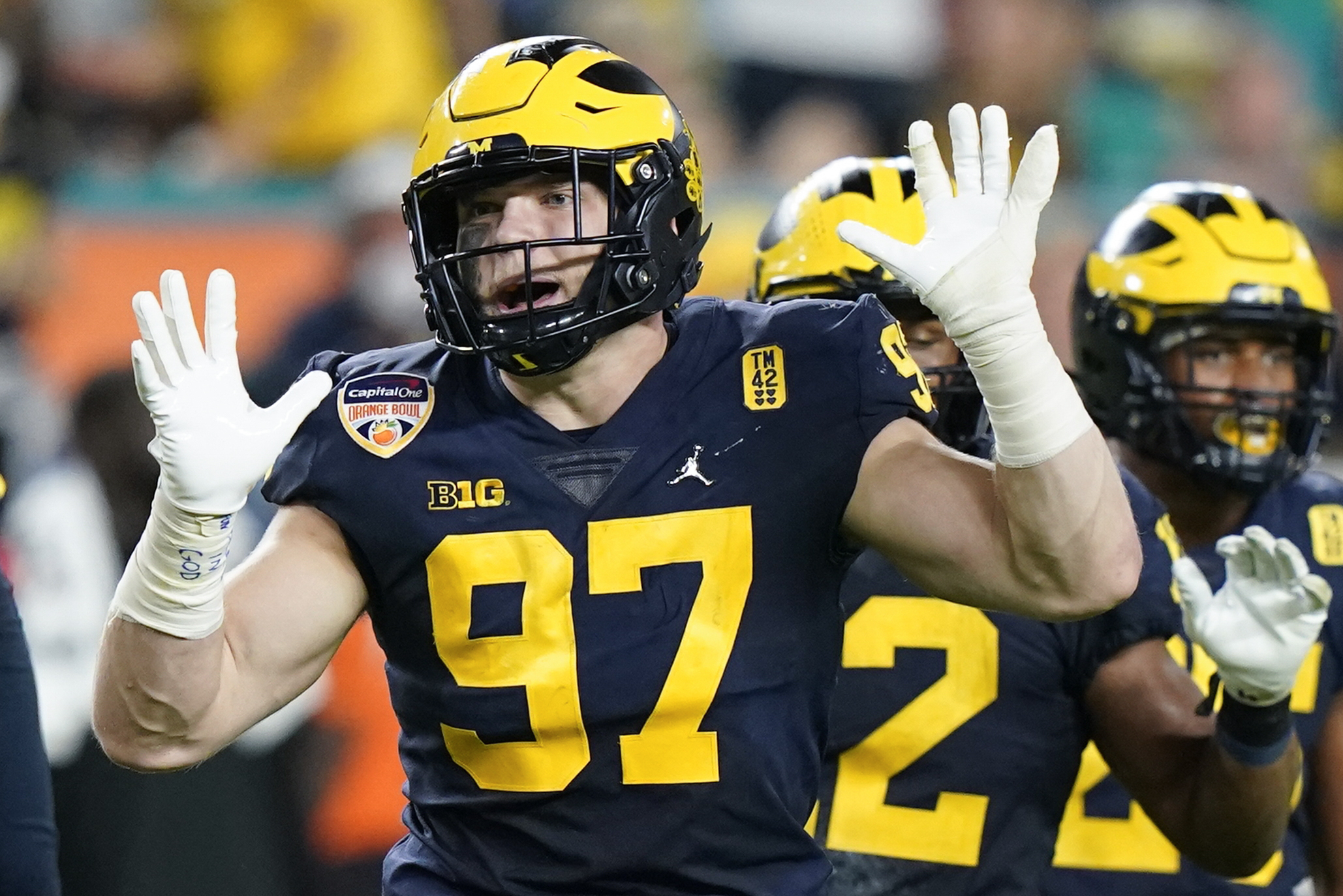 Aidan Hutchinson Enters NFL Draft