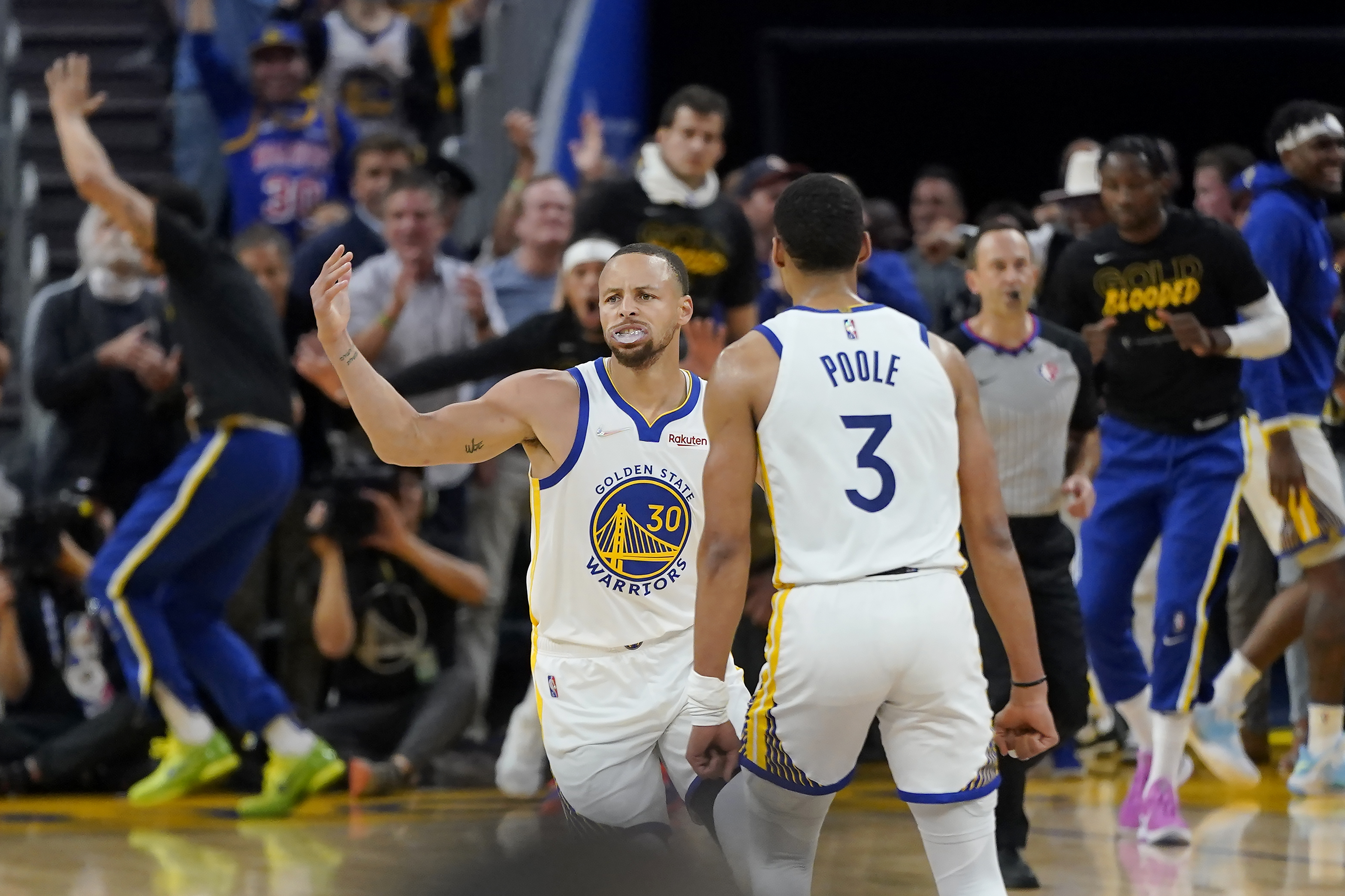 Stephen Curry and Warriors roll in Game 5 as series heads back to