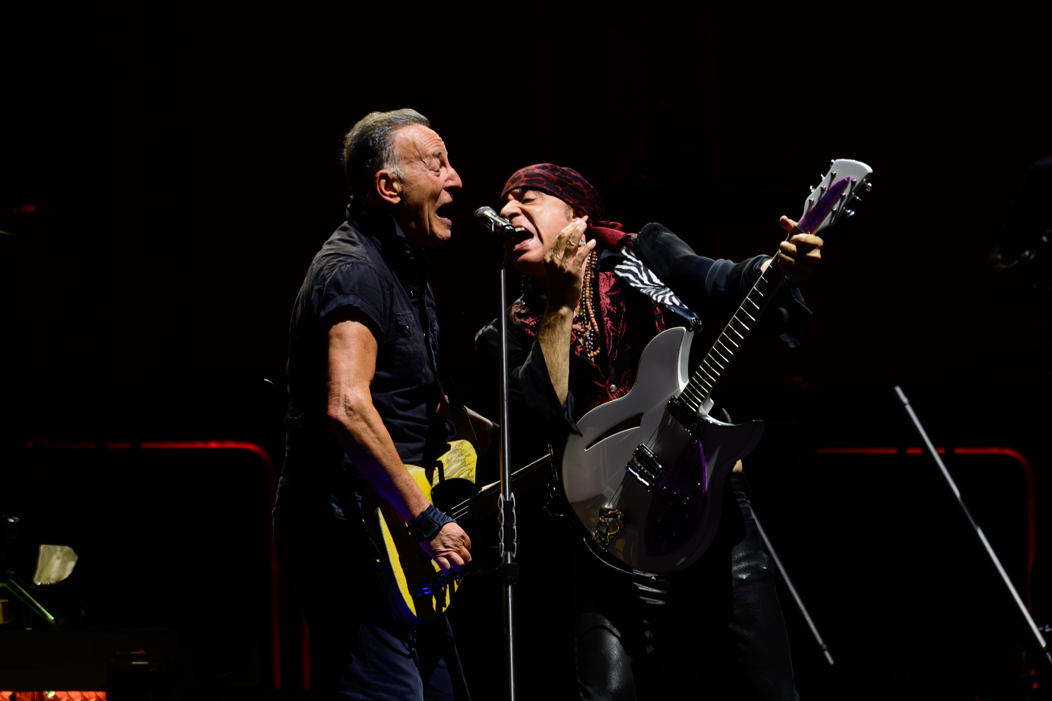 Springsteen N.J. concert review: Inside the Newark set, E Street's 1st  Jersey show in 7 years 