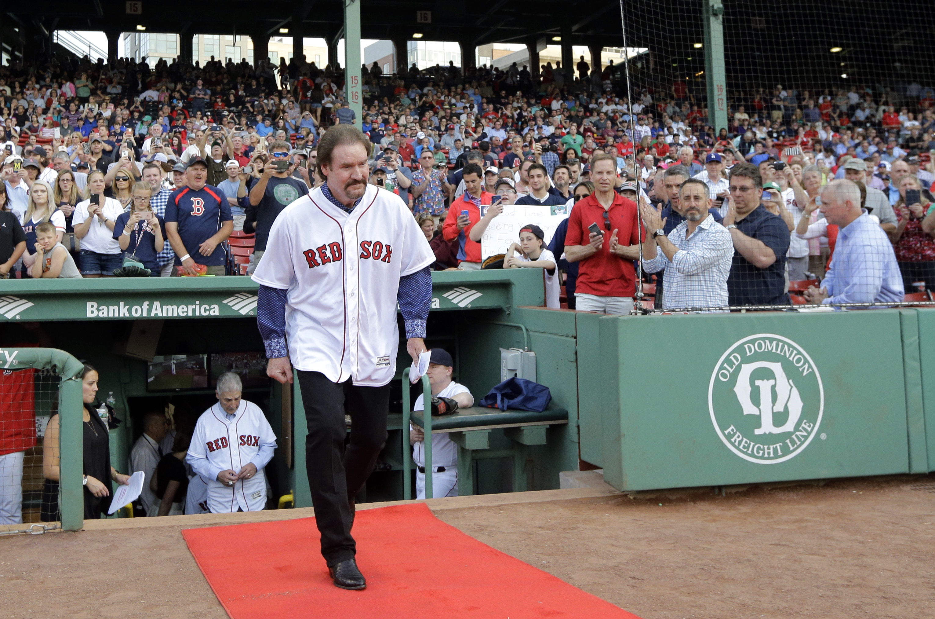 Watch Wade Boggs fight back tears as he gets his Red Sox number retired