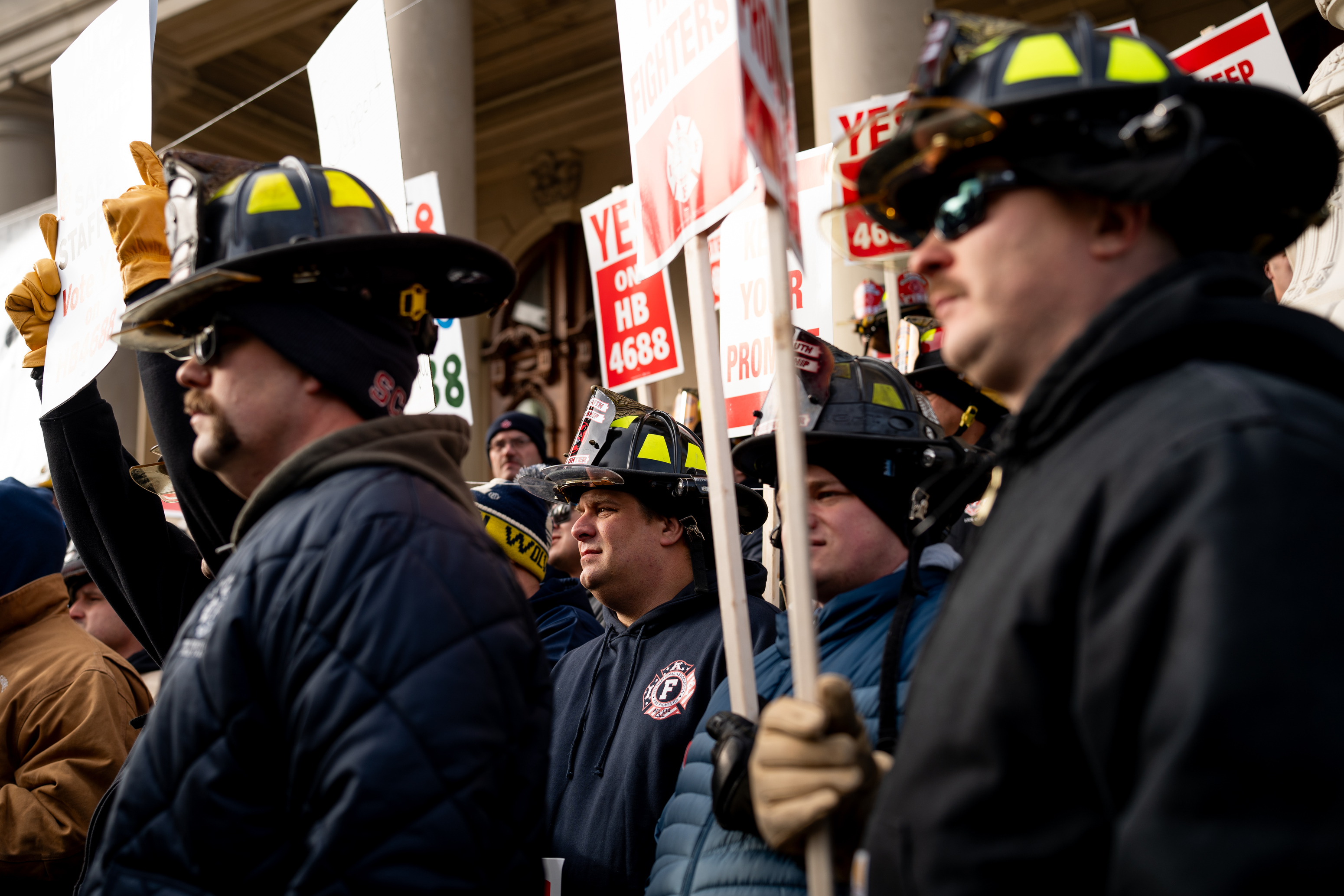 Michigan Firefighters push lawmakers to take up stalled staffing bill ...