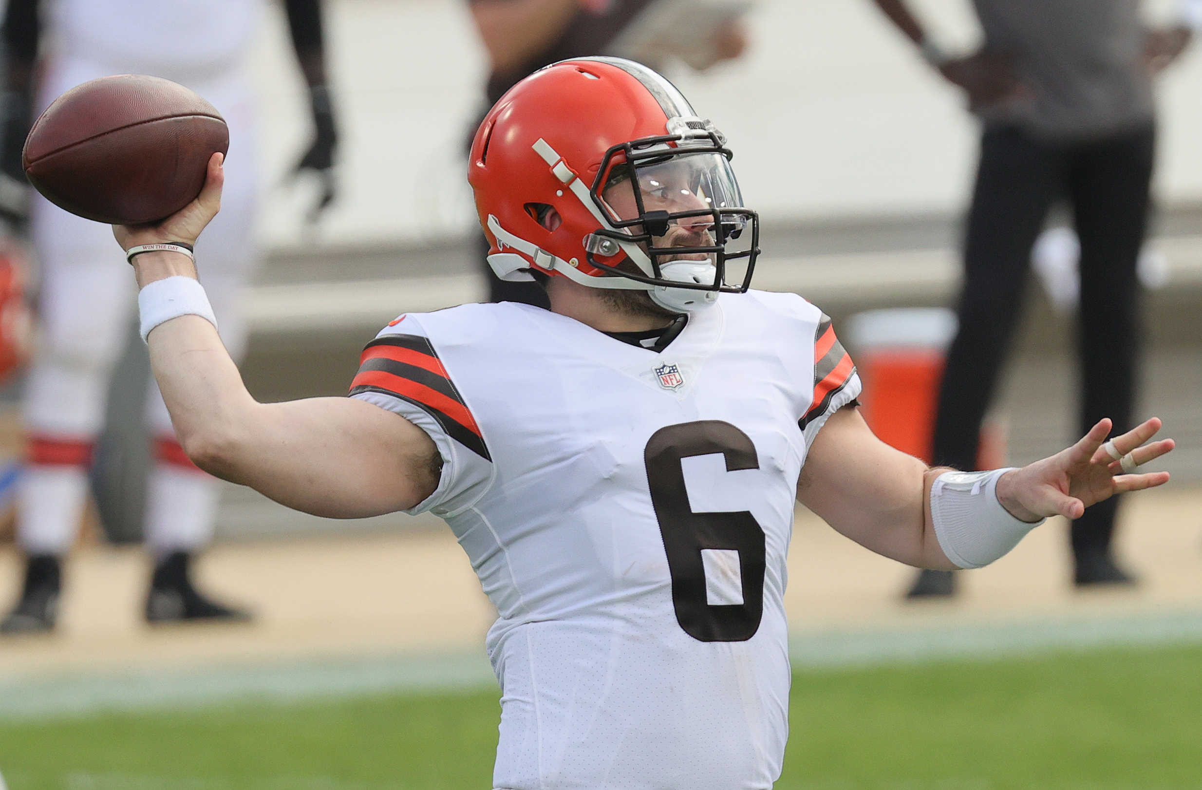 Baker Mayfield throws 2 TDs, Browns hang on for 27-25 win over Jaguars