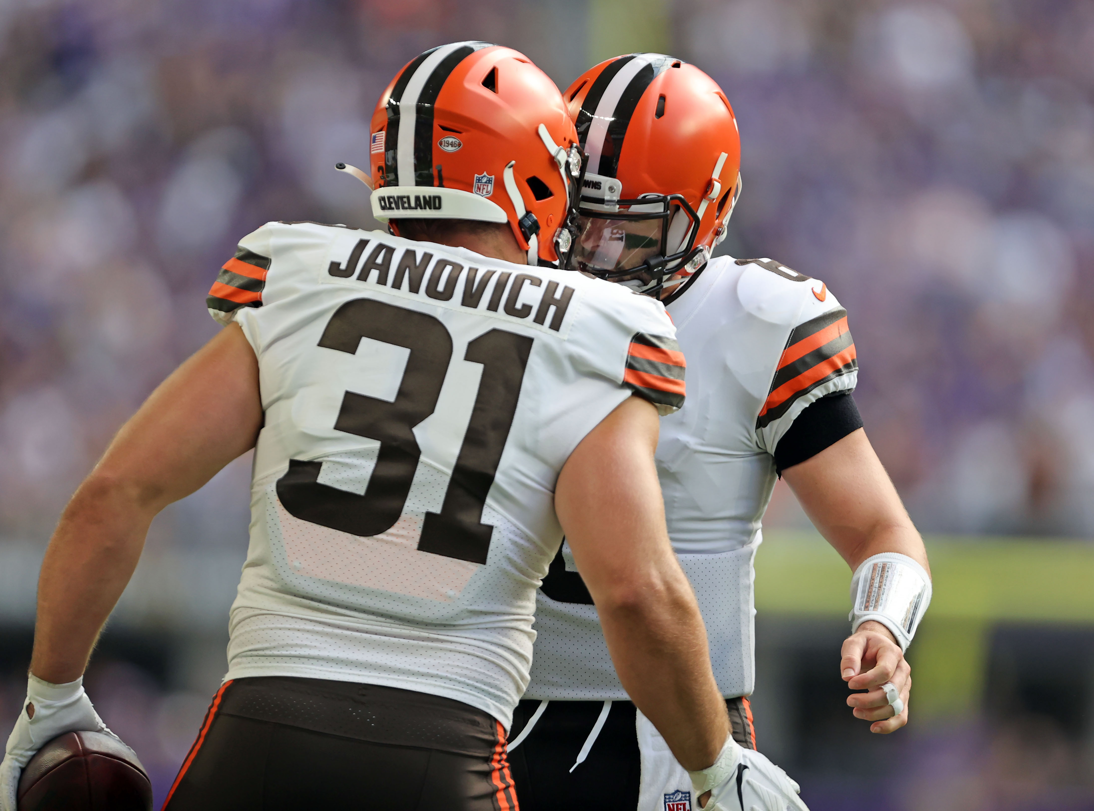 The browns live. Andy Janovich Nebraska. Овер Браун что это. Cleveland Browns. Brown фото.