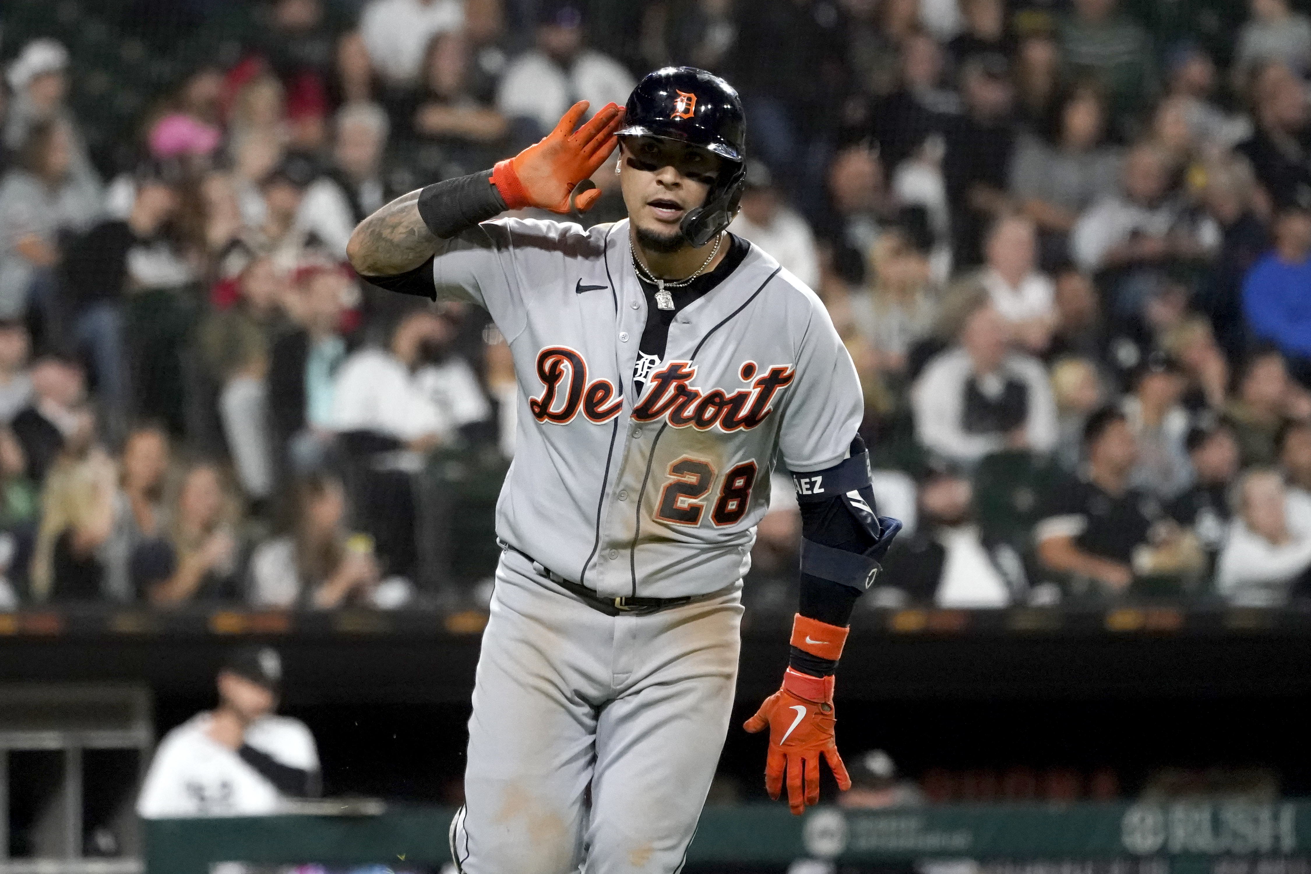 Javier Baez homers as Tigers push White Sox to brink of