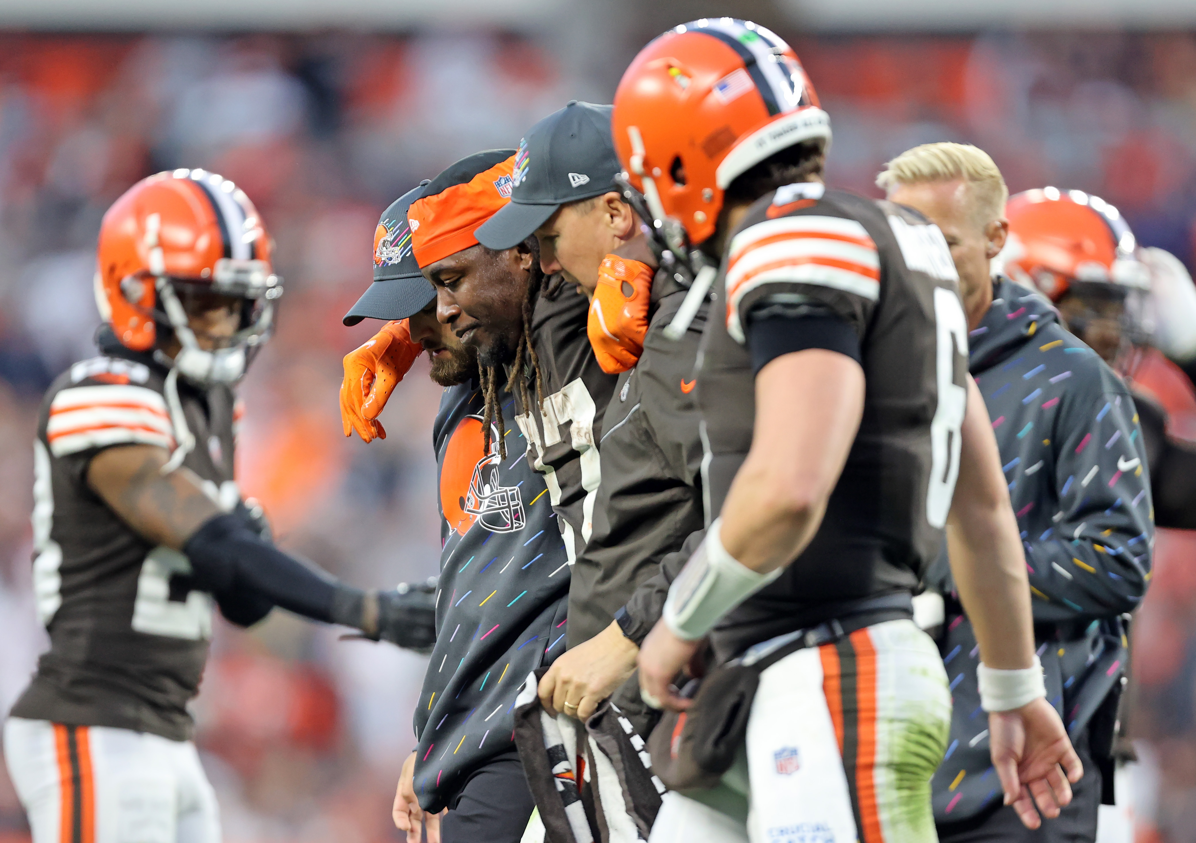 Mayfield, Hunt injured as Browns battered in loss to Cards