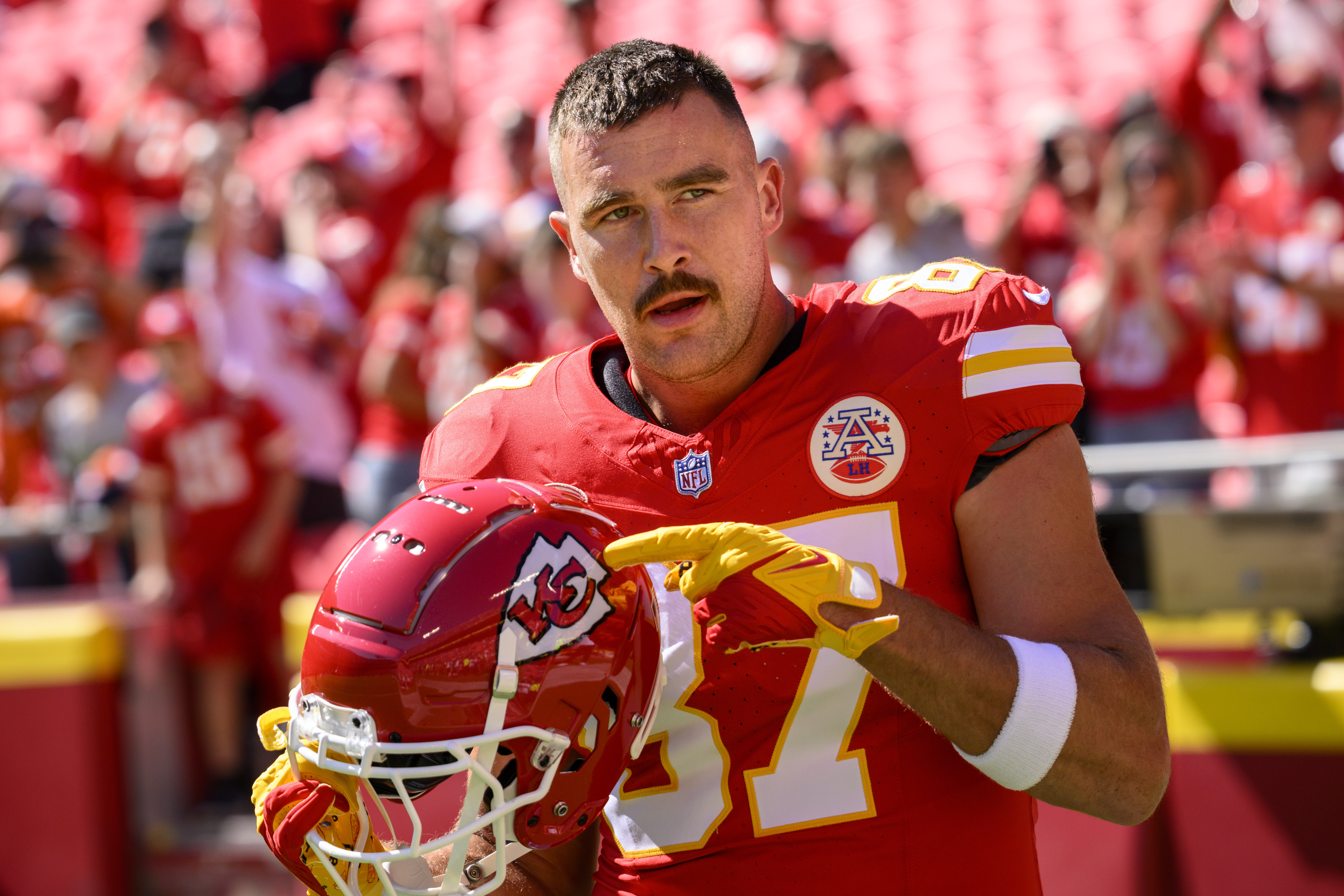 Source - Chiefs TE Travis Kelce (back) expected to play - ESPN
