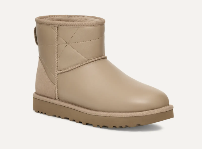 新品同　UGG CLASSIC UNLIED MINI PERF 24cm UGG Women's Classic Unlined Mini Perf Soft Leather Tawny