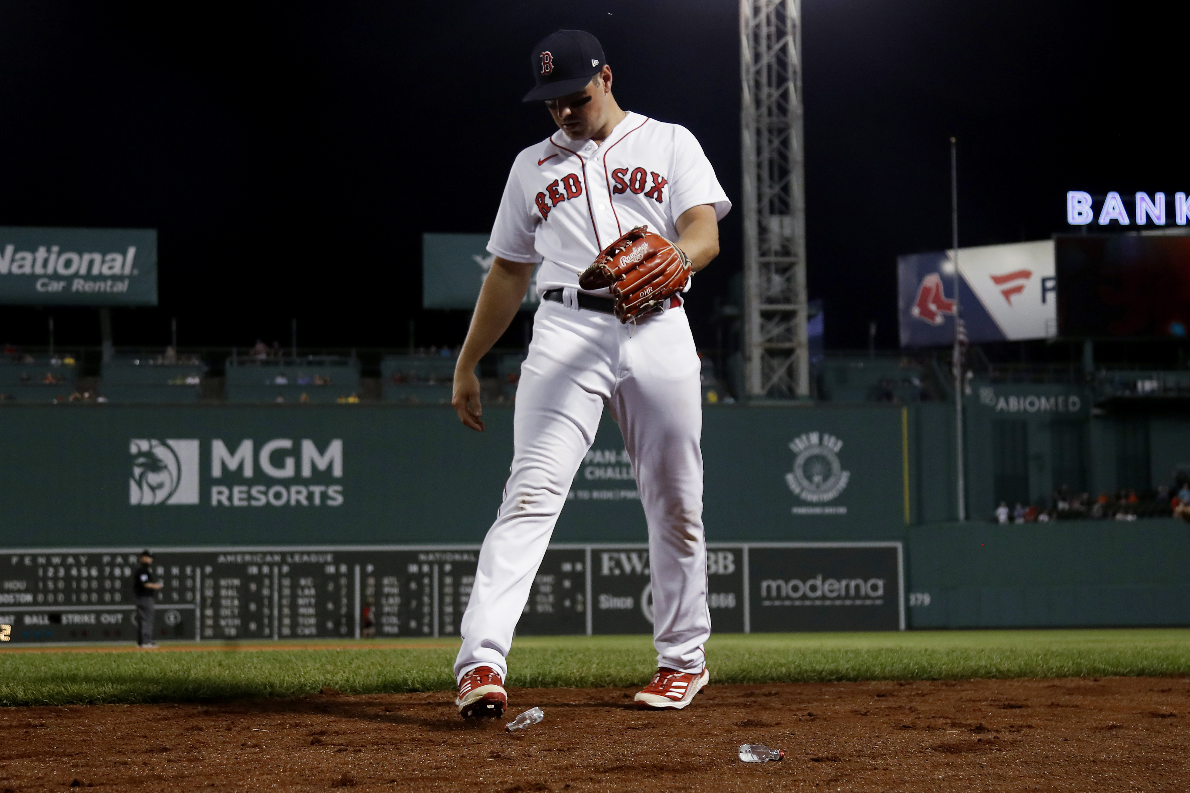 Boston Red Sox's Hunter Renfroe throws out runner with 98 mph