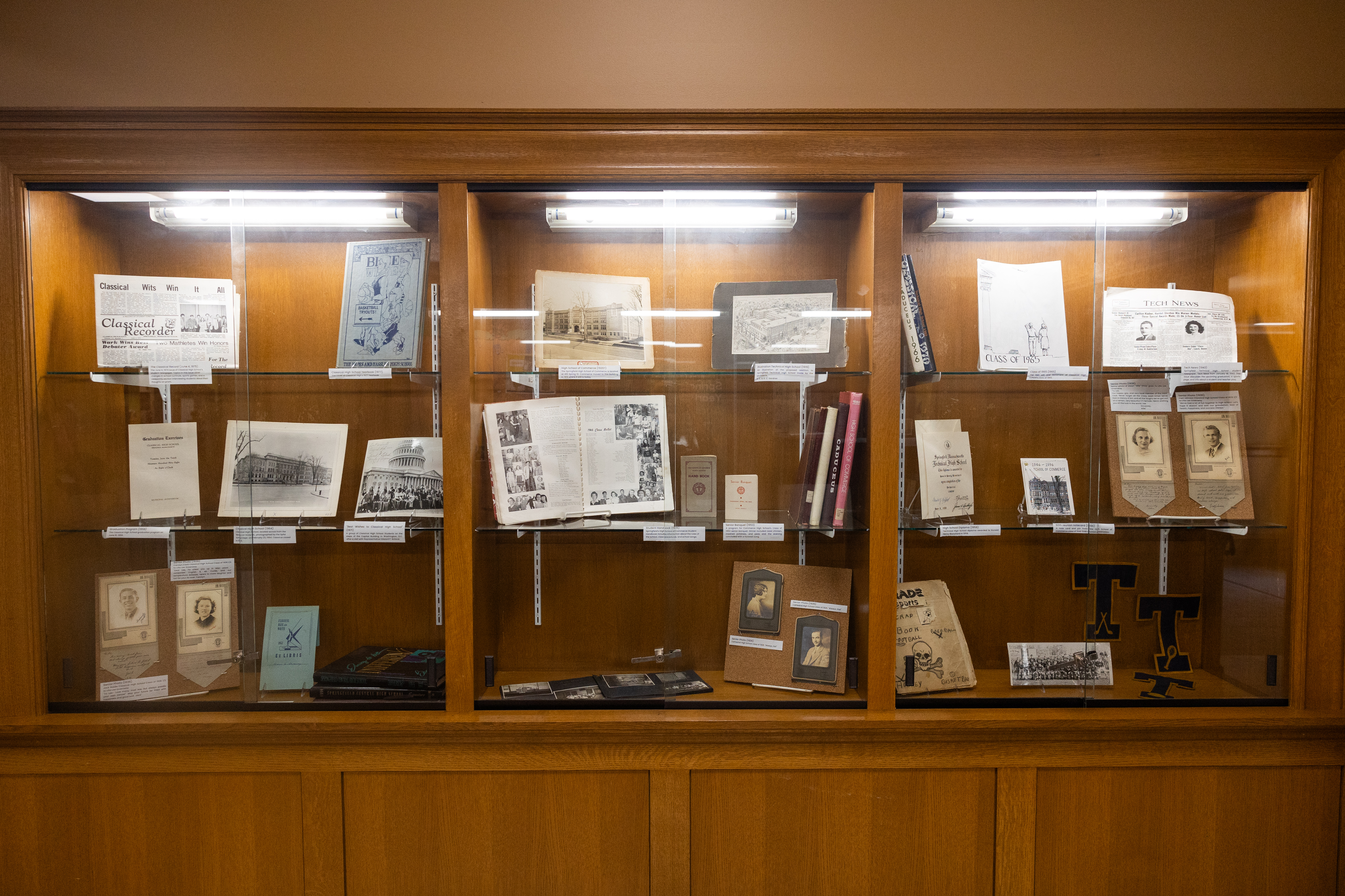 Display Cases for Schools & Libraries