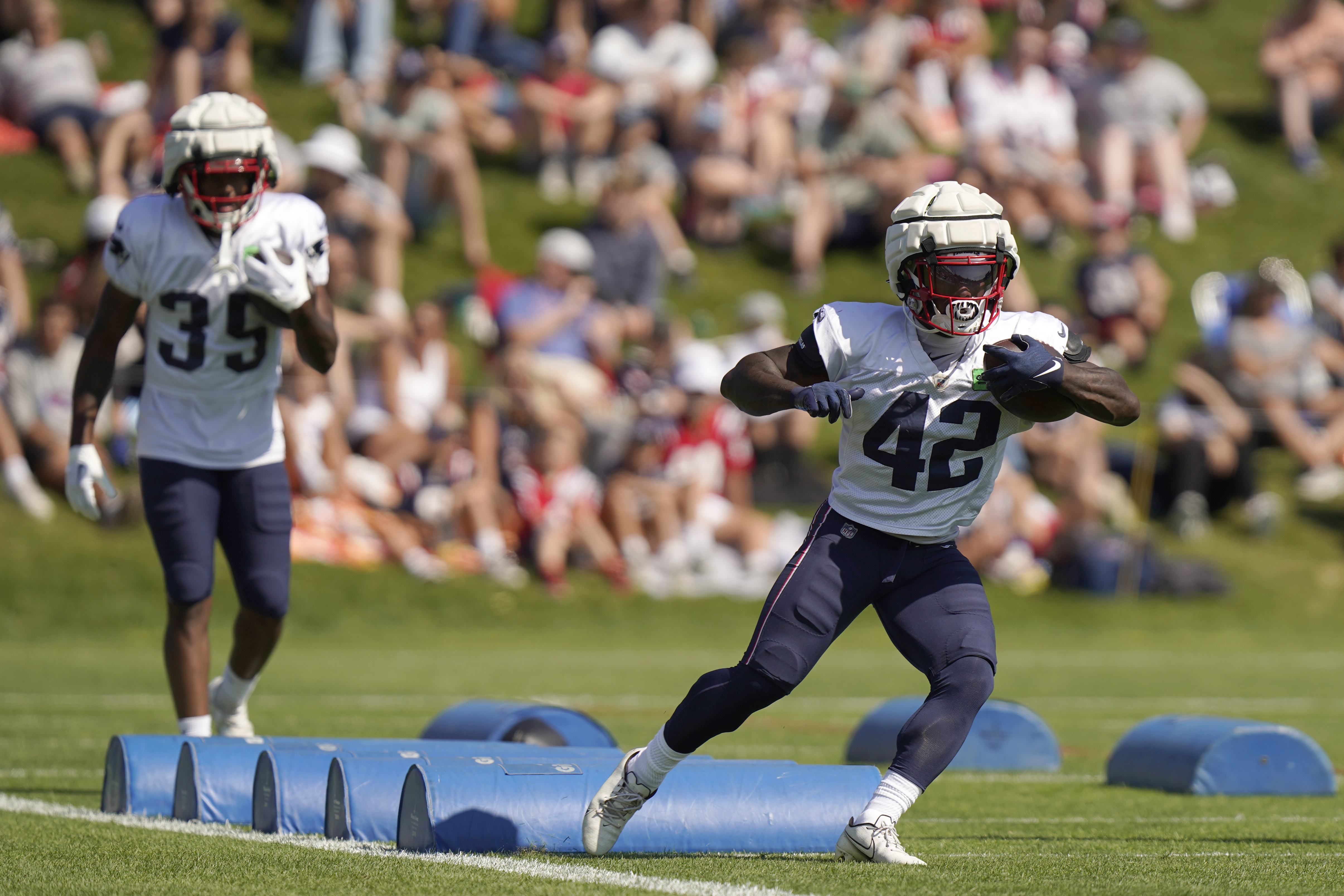 Patriots: Pierre Strong Jr. traded to Browns for Tyrone Wheatley Jr.