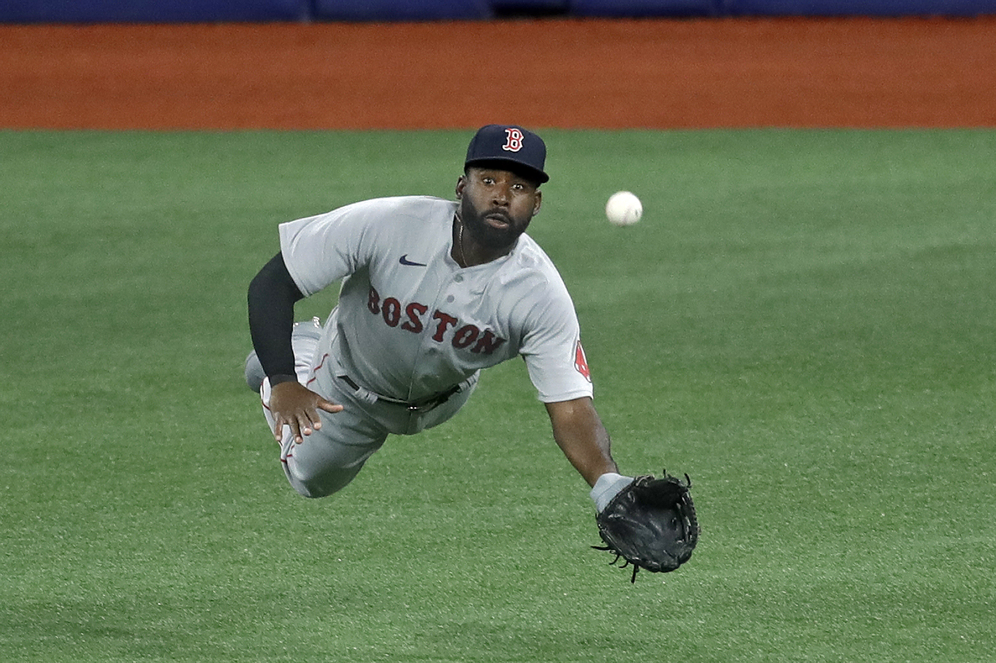 Jackie Bradley Jr. befuddled as Red Sox come up empty in Gold Glove Awards