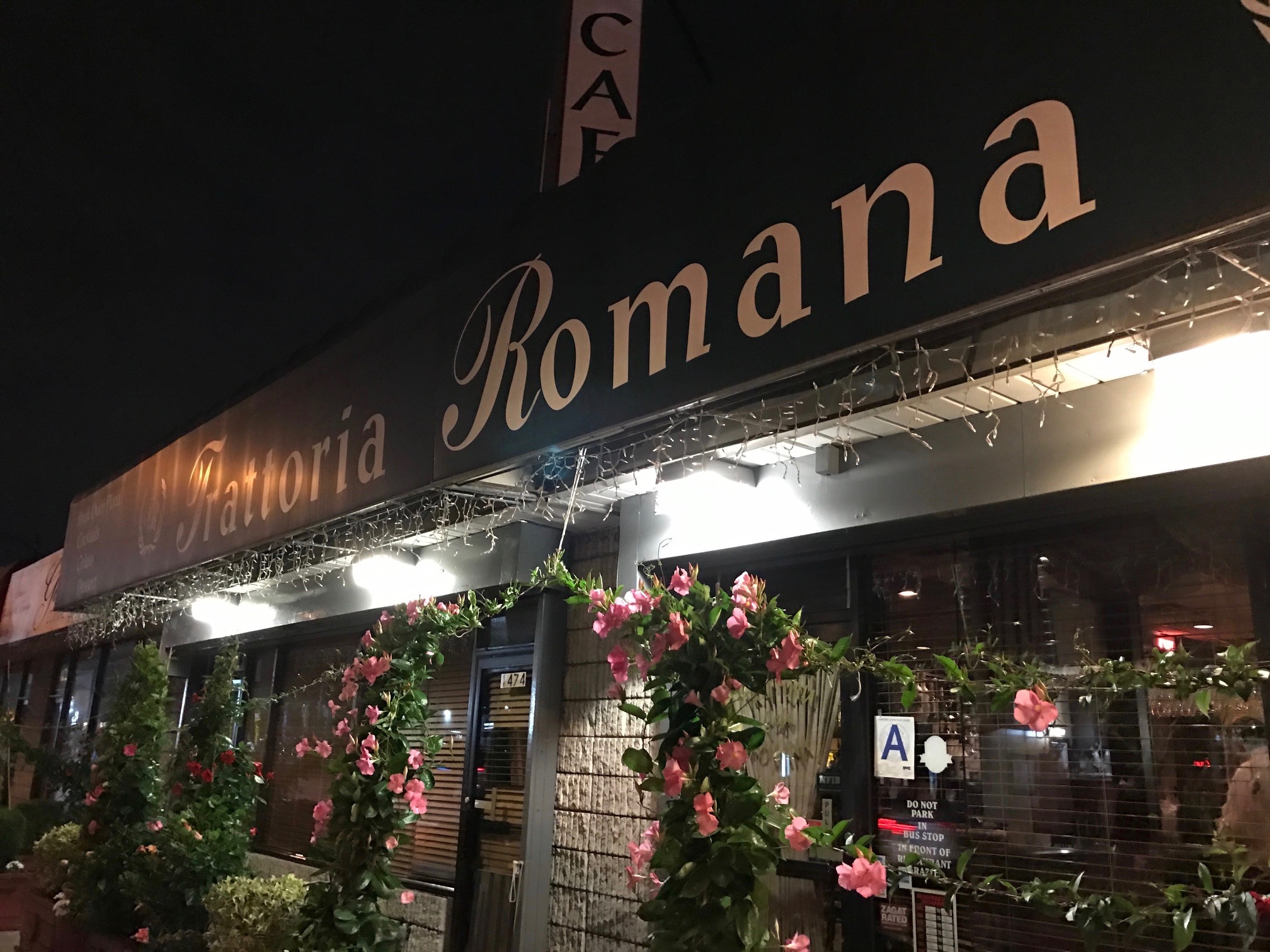 Staten Island natteliv: Trattoria Romana pakket på feriehelgen