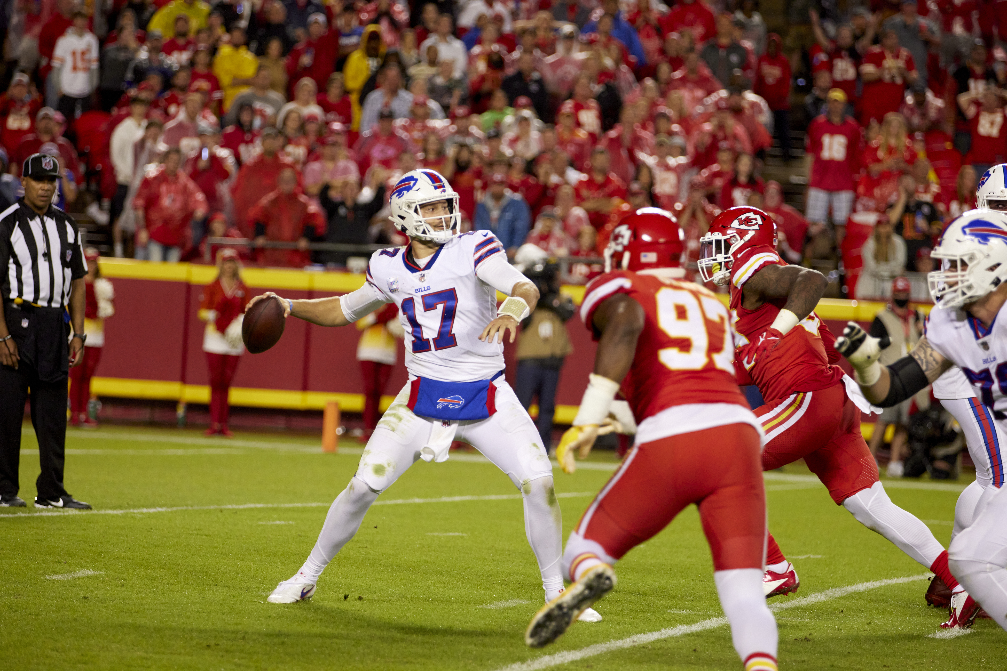 After Chiefs win, all eyes turn to Bills at Bengals on MNF