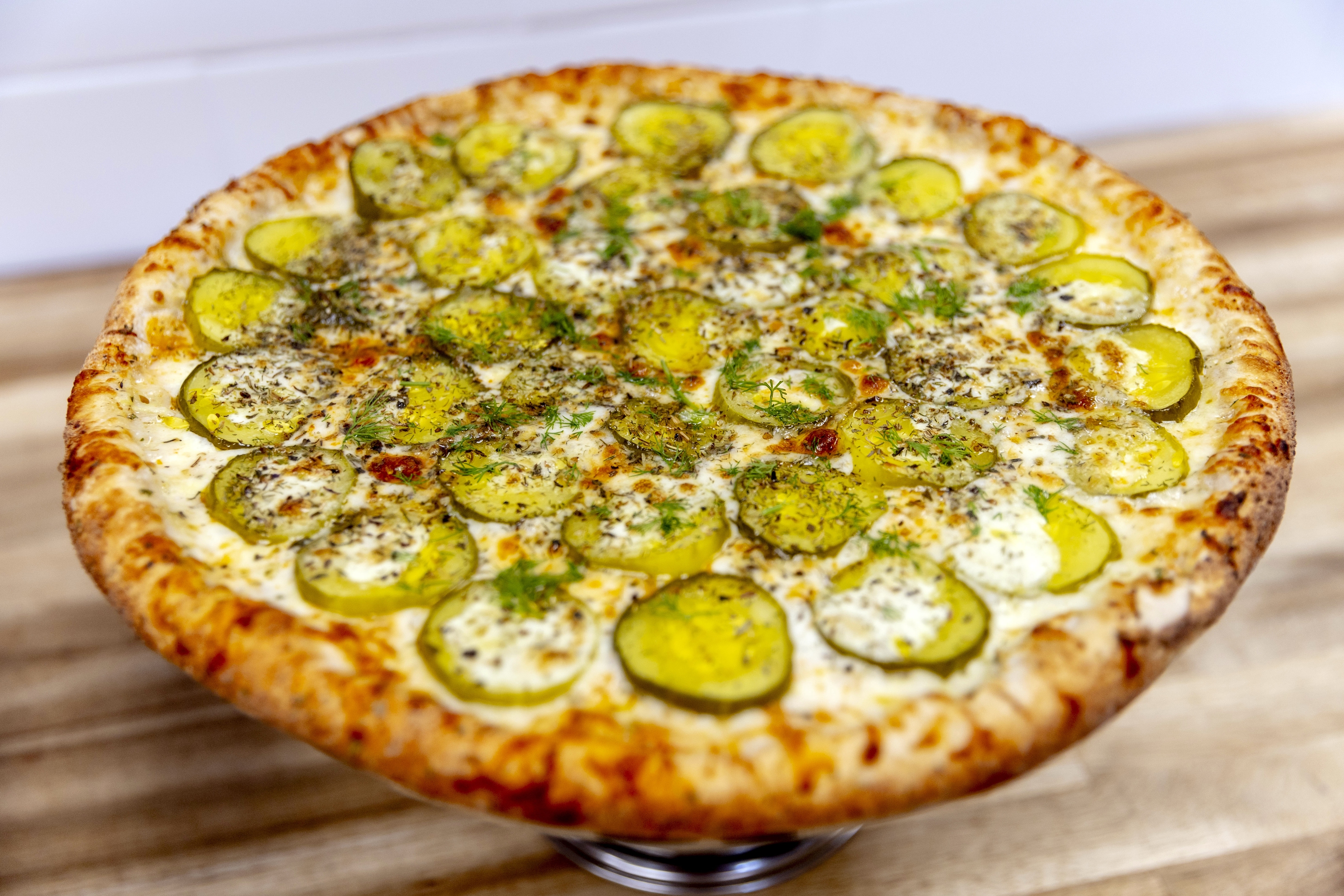pizza123　アベレージジョー5.3 Huckleberry, Pickle pizzas offer unique flavor combinations at