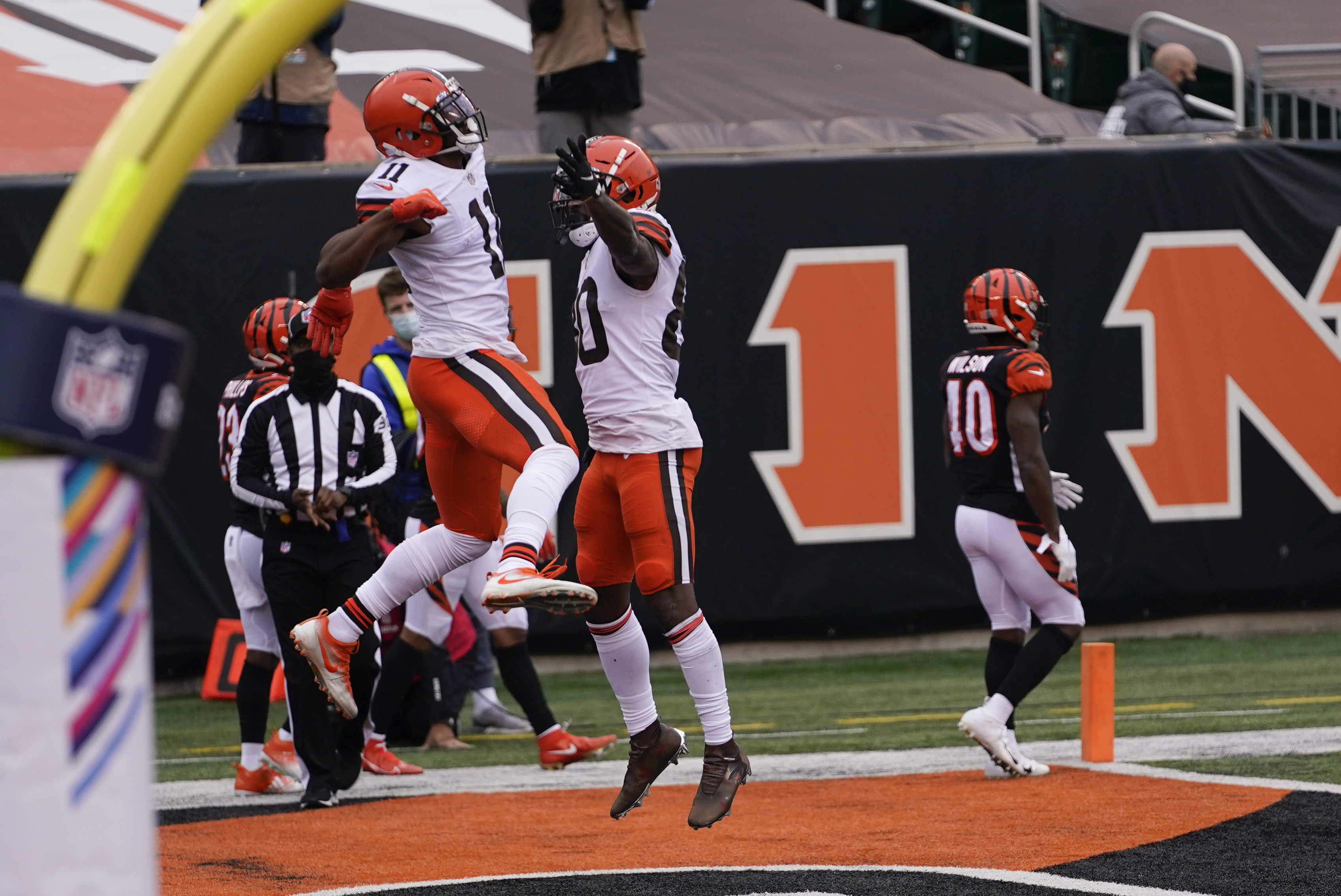 Baker Mayfield throws 5 TD passes as Cleveland Browns rally past