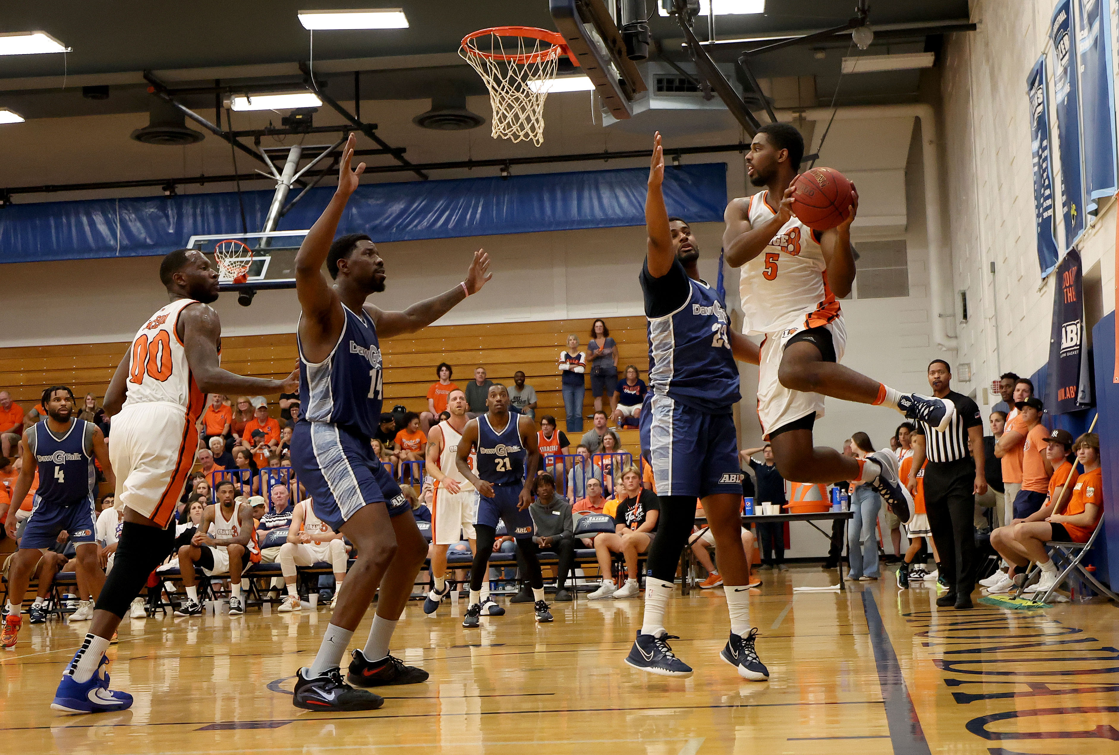 Syracuse Alumni play Alumni in ABL League action