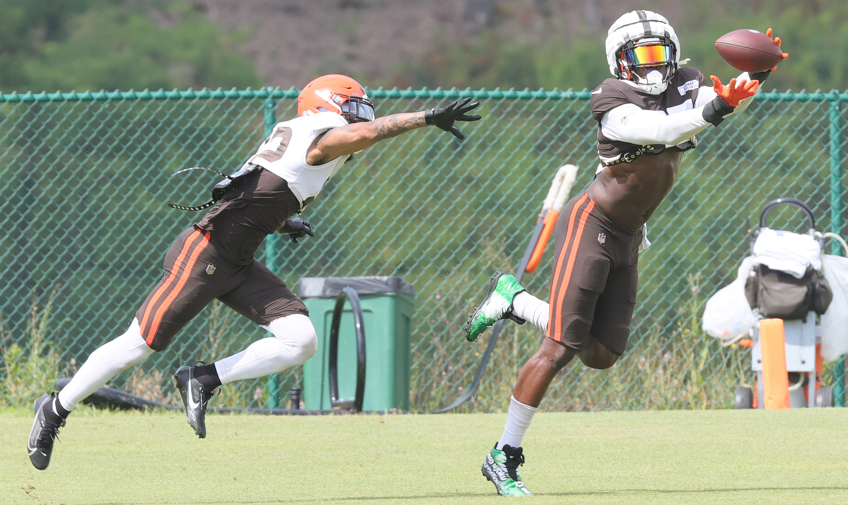 Cleveland Browns wide receiver David Bell takes part in drills at the NFL  football team's practice facility Tuesday, June 6, 2023, in Berea, Ohio.  (AP Photo/Ron Schwane Stock Photo - Alamy