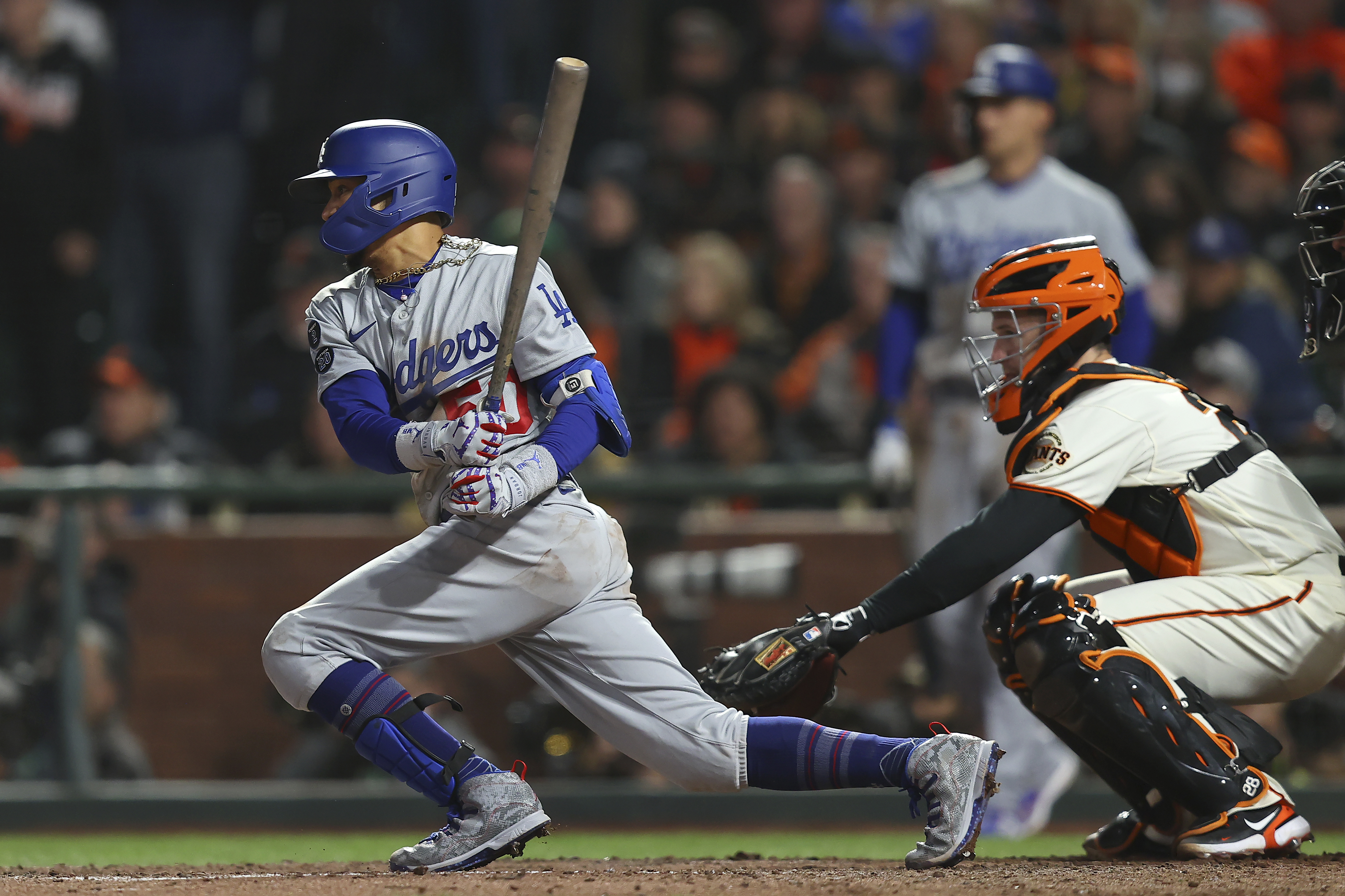 Los Angeles Dodgers beat San Francisco Giants 2-1 in playoff