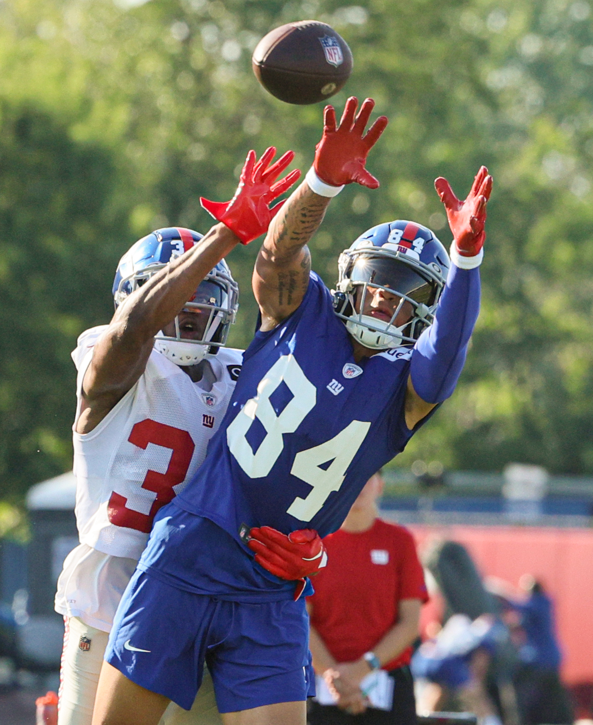 Jalin Hyatt hauls in first NFL touchdown catch for New York Giants