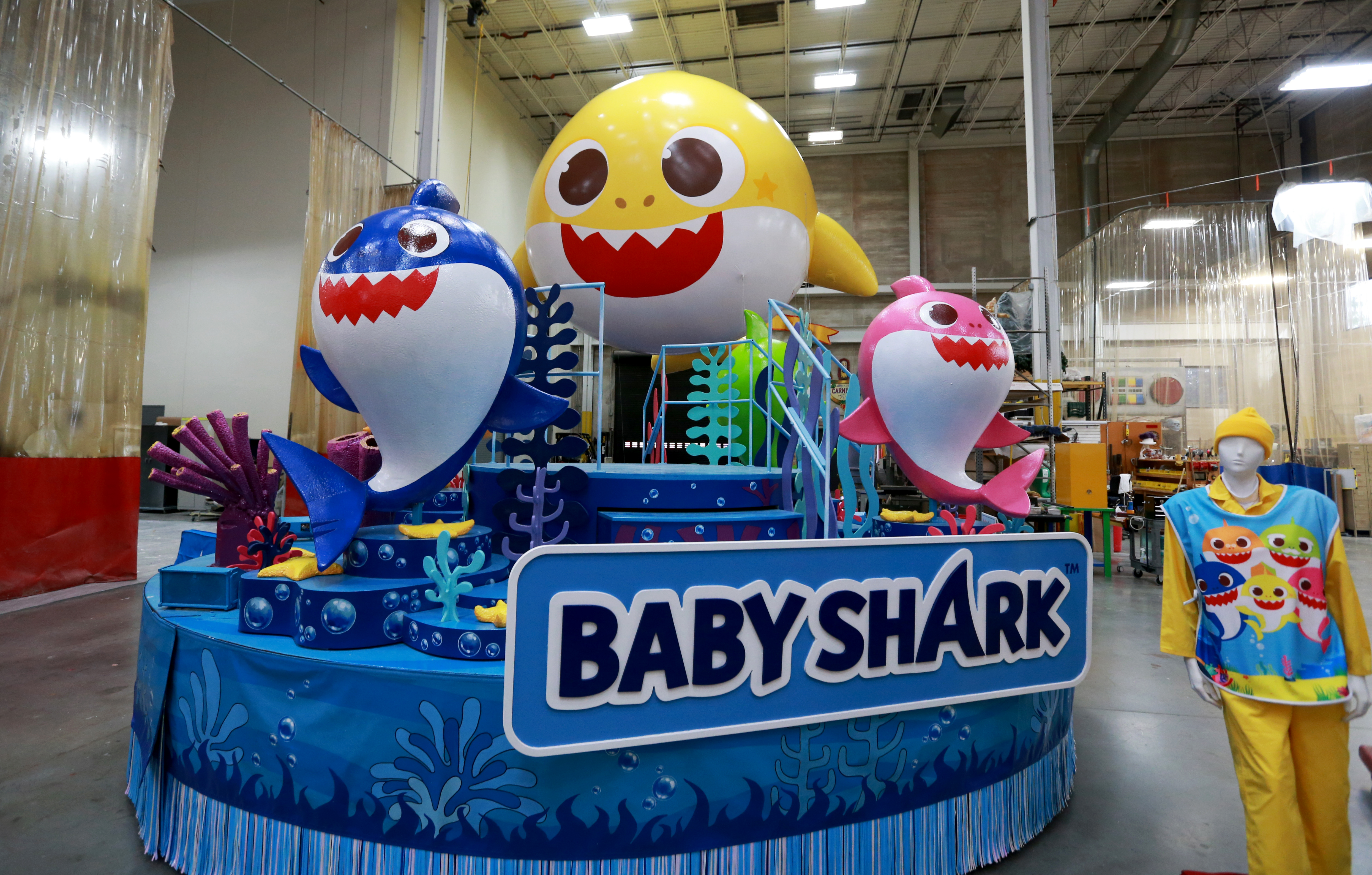 Baby Shark Decorate Your Own Water Bottle Playset - Macy's