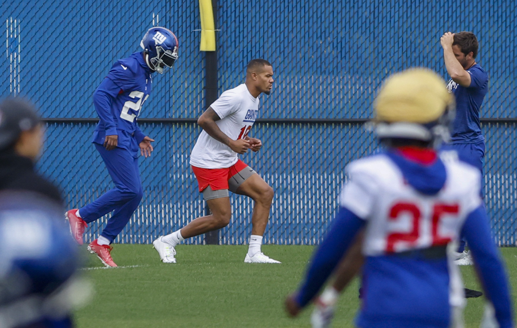 Injured New York Giants wide receiver Kenny Golladay (19, center) works on the side during practice on Wednesday, Oct. 26, 2022. 