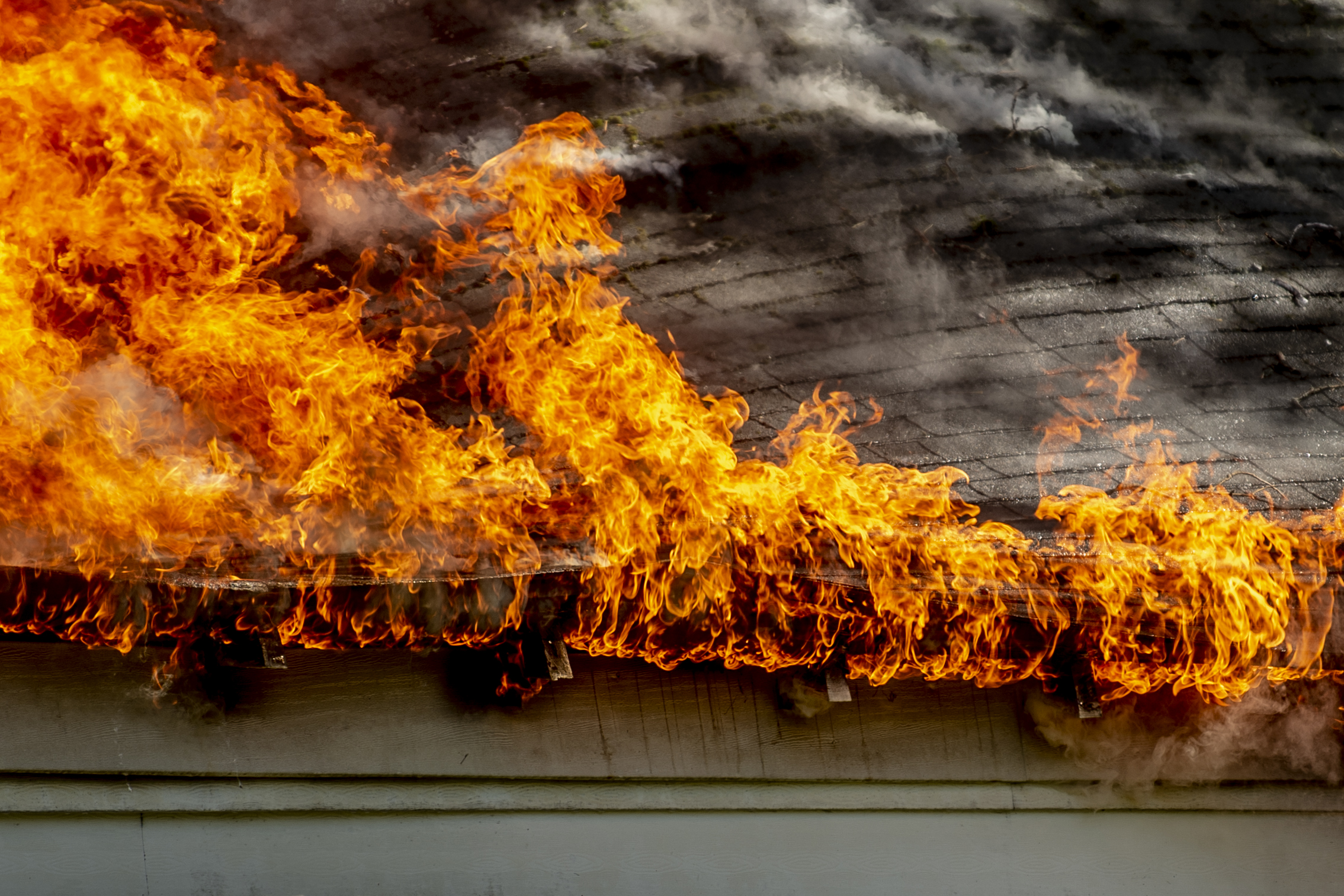Firefighters battle fully-engulfed house fire in Flint - mlive.com