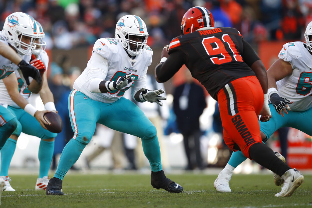 The Bengals claimed guard Shaq Calhoun from the Miami Dolphins