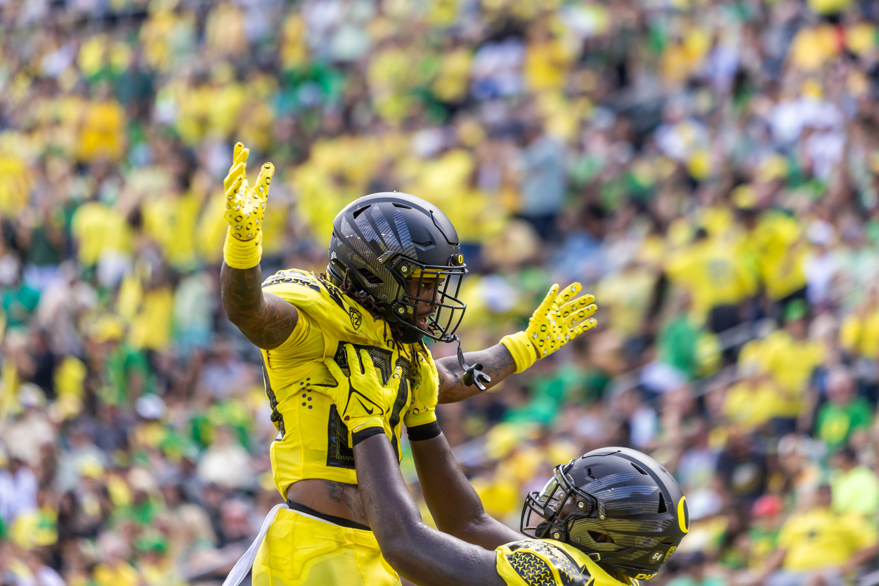 LOOK: Oregon Ducks unveil all-yellow uniforms for rivalry game vs.  Washington