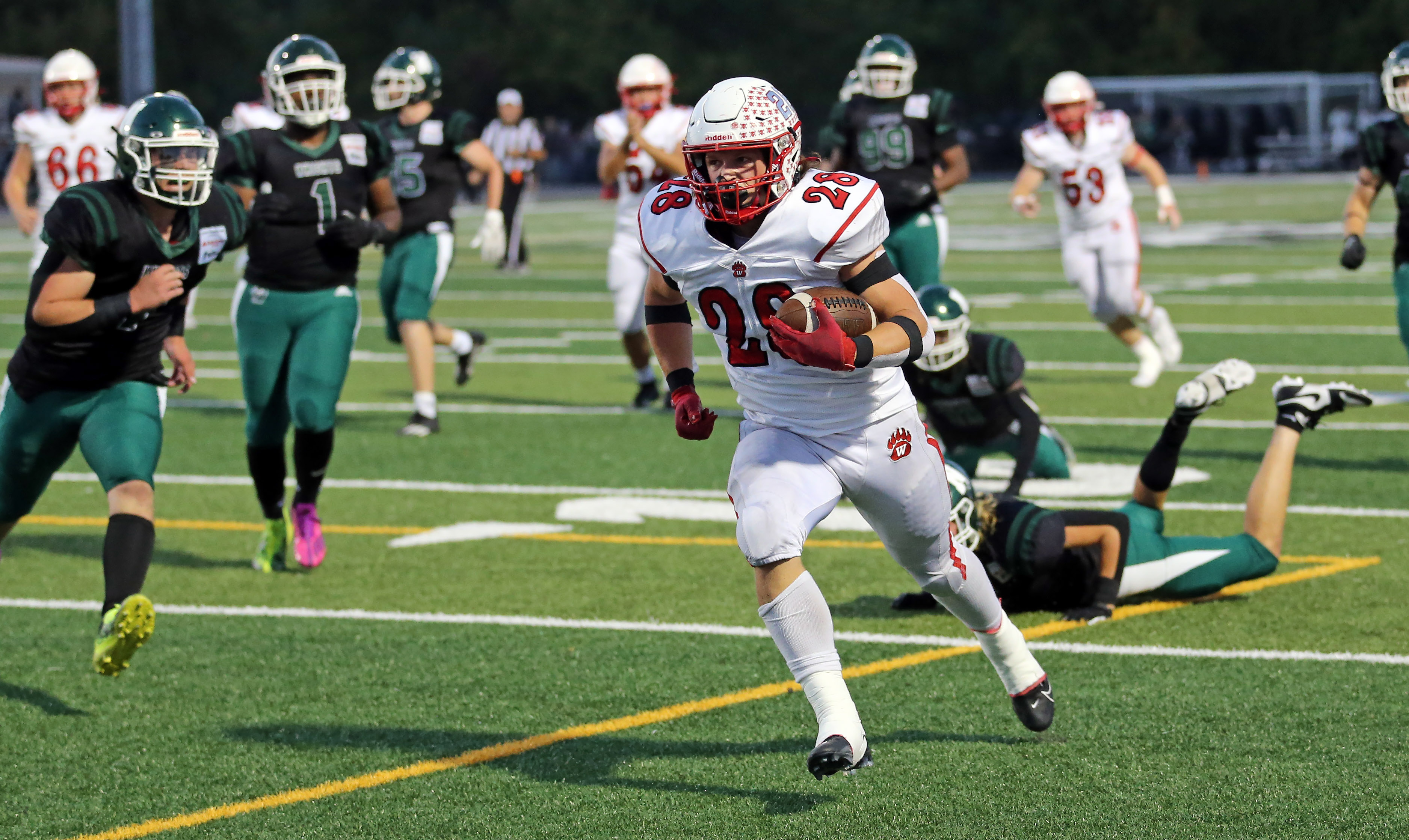 Mentor vs. Shaker Heights football: Special teams play lifts Cardinals past  Raiders, 44-29 – News-Herald