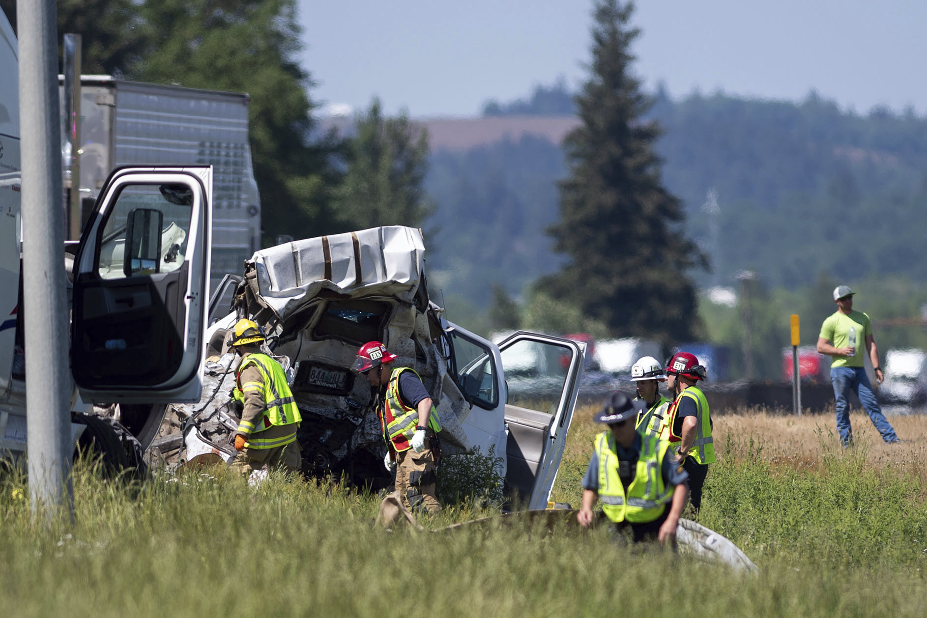 7 die after being struck by semitruck on I5