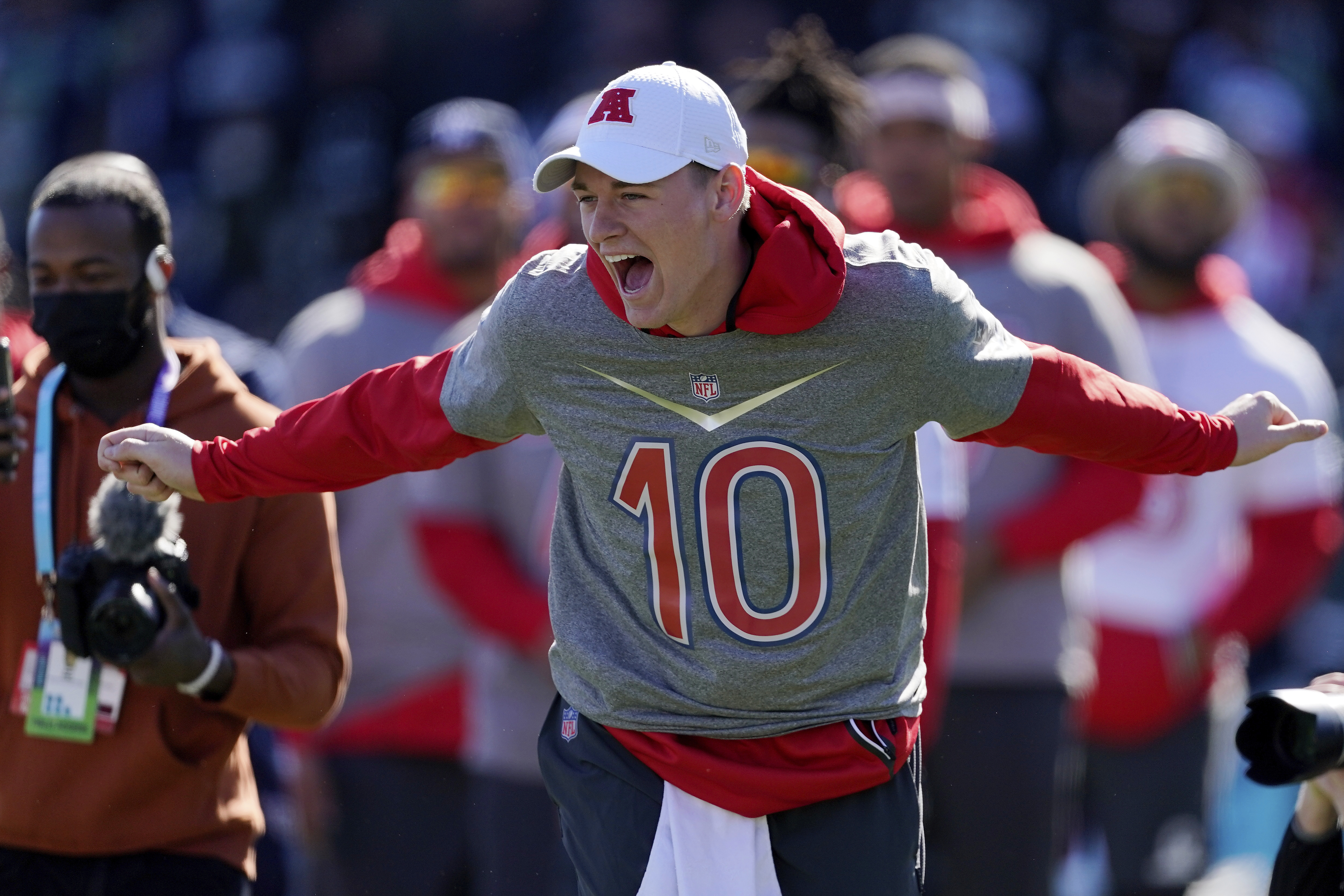 Watch Mac Jones do the Griddy, throw for a touchdown in the Pro Bowl