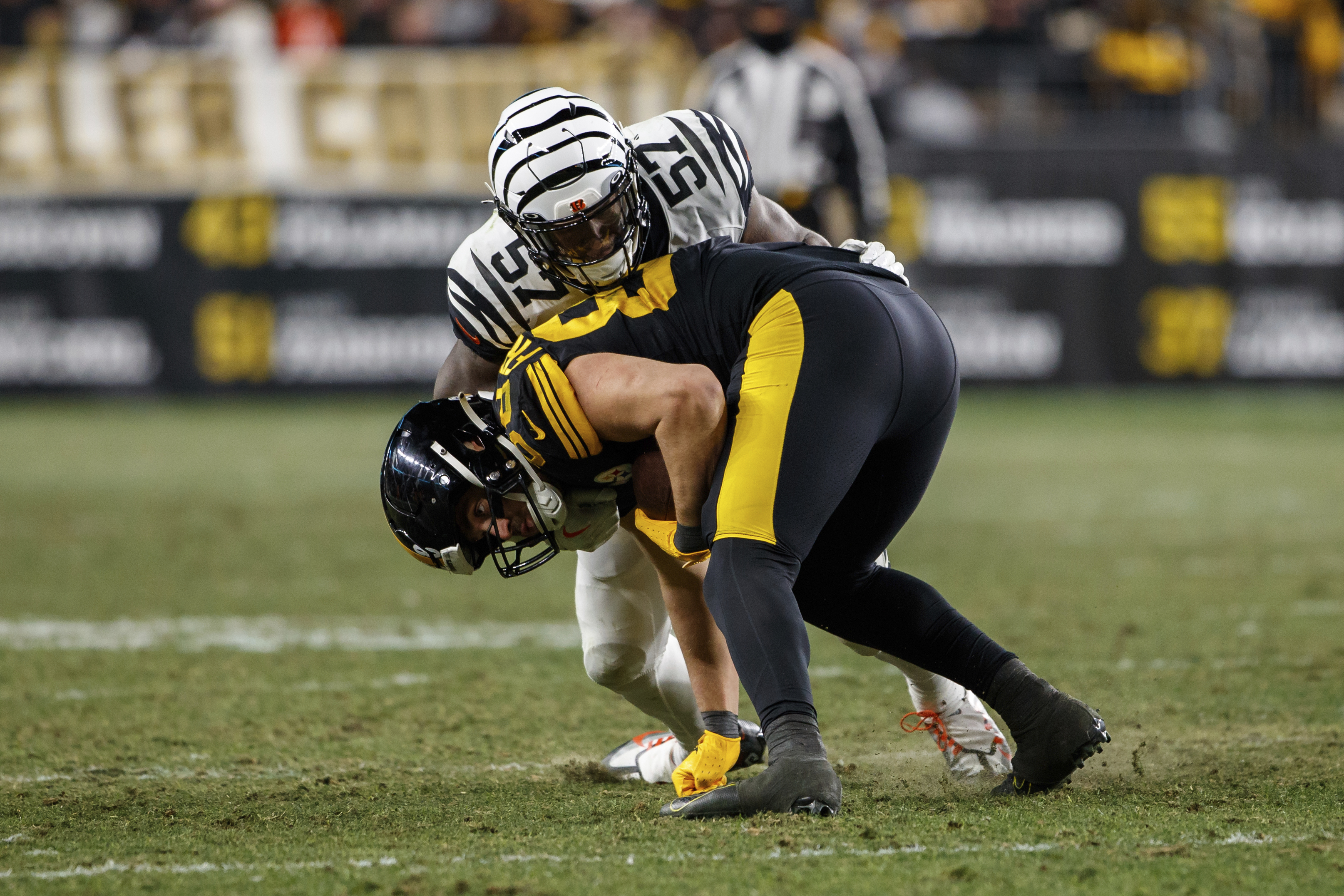 Cincinnati Bengals linebacker Germaine Pratt (57) gestures during