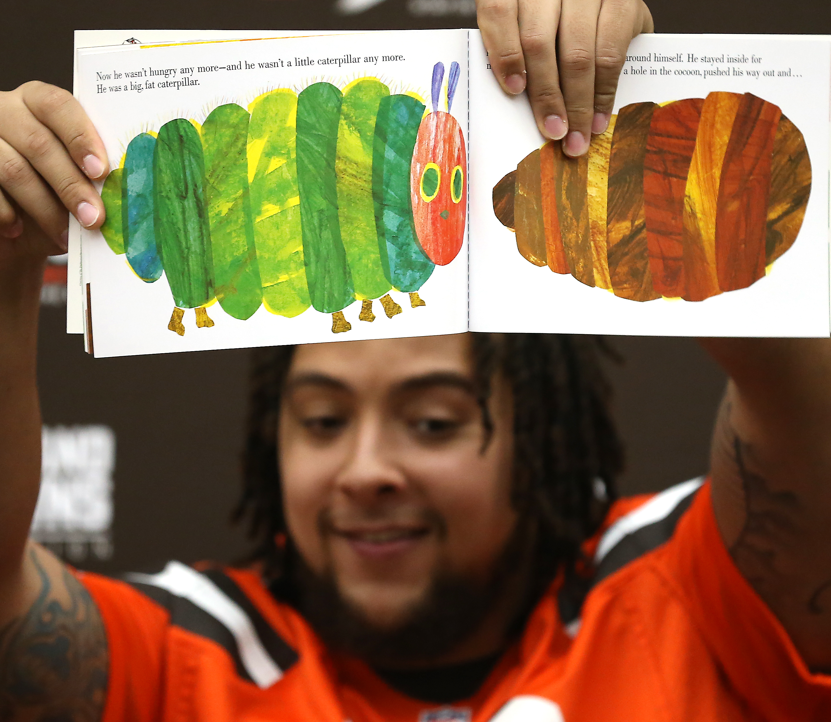 Read Across America Day celebrated with Cleveland Browns donation to mail  free books to East Cleveland kids 