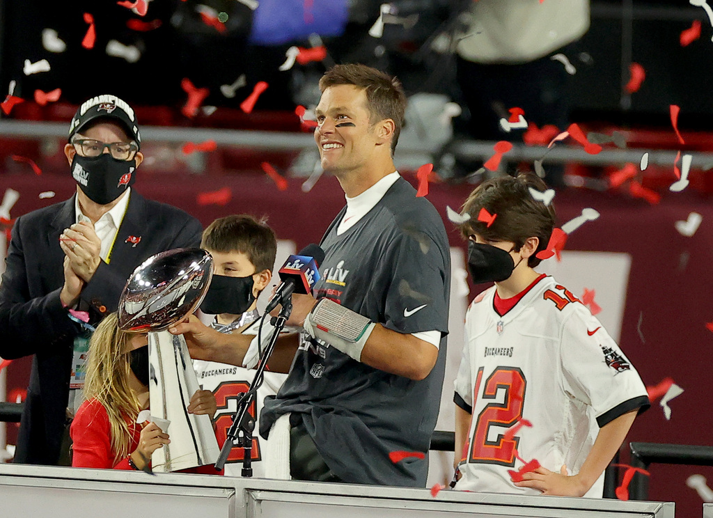 Tom Brady dazzles on way to 5th Super Bowl title, MVP honors