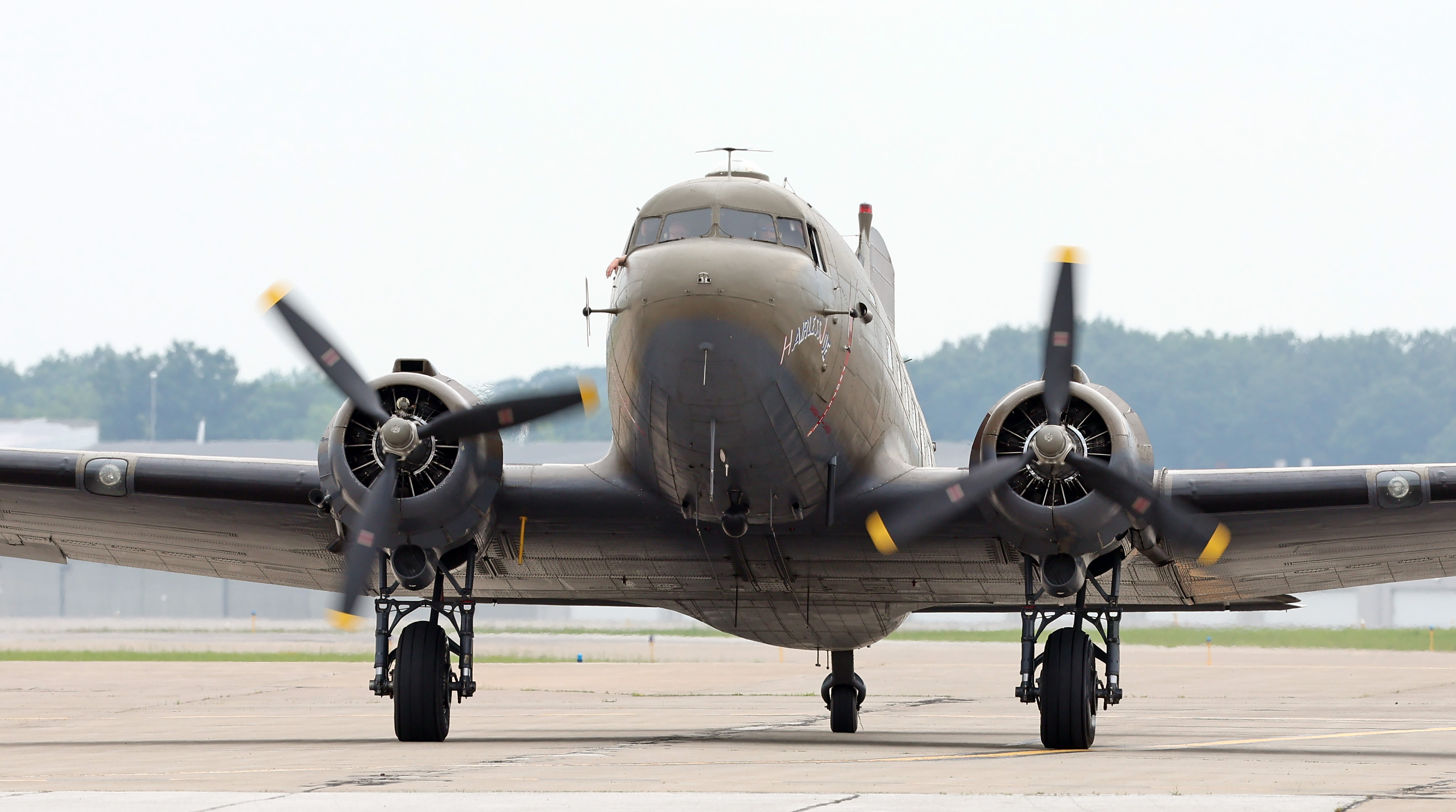 WWII-era airplane makes special appearance at Cleveland airport