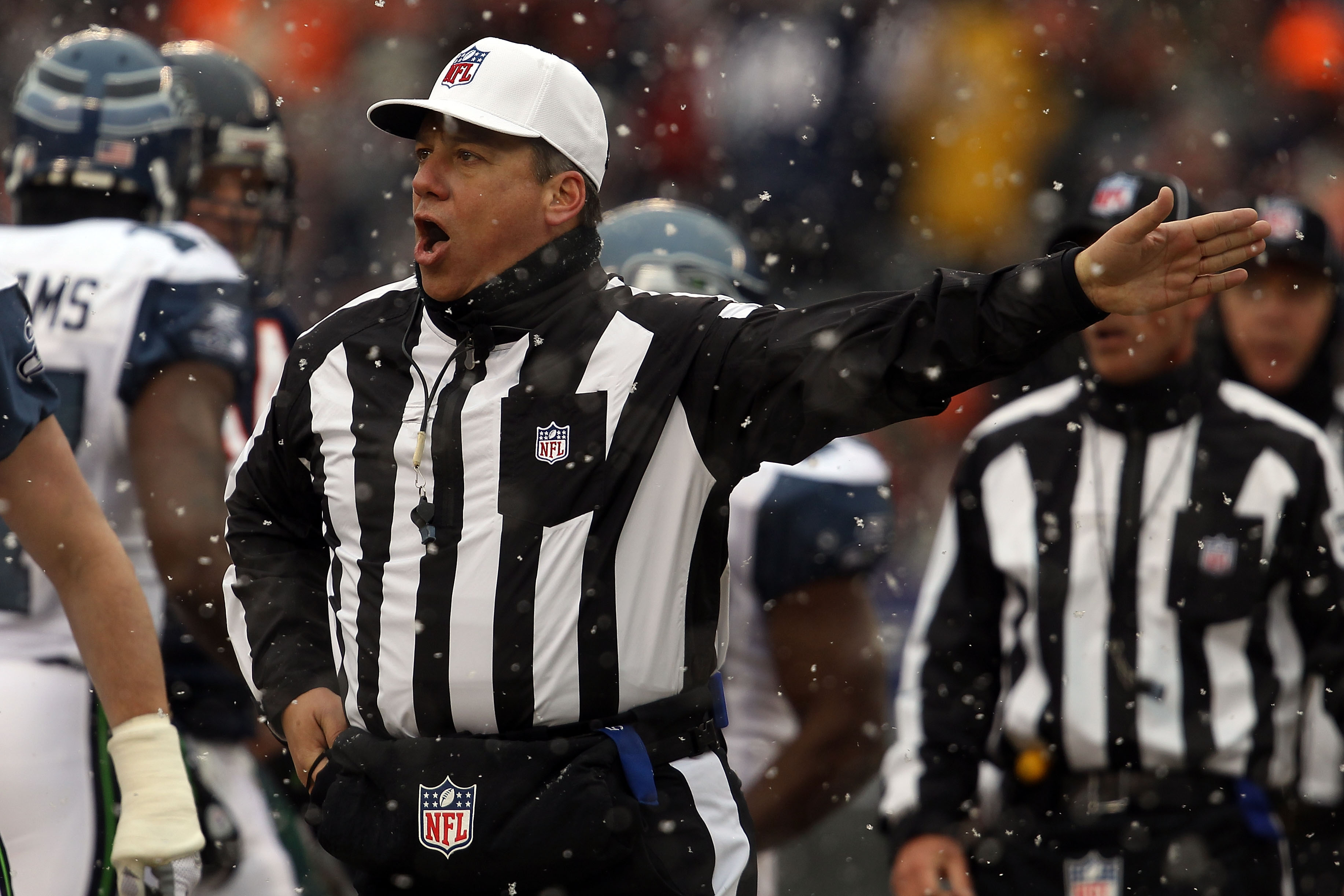 Dolphins-Bills: Who is the referee, officiating crew for Wild Card Round  game in 2023 NFL Playoffs - DraftKings Network