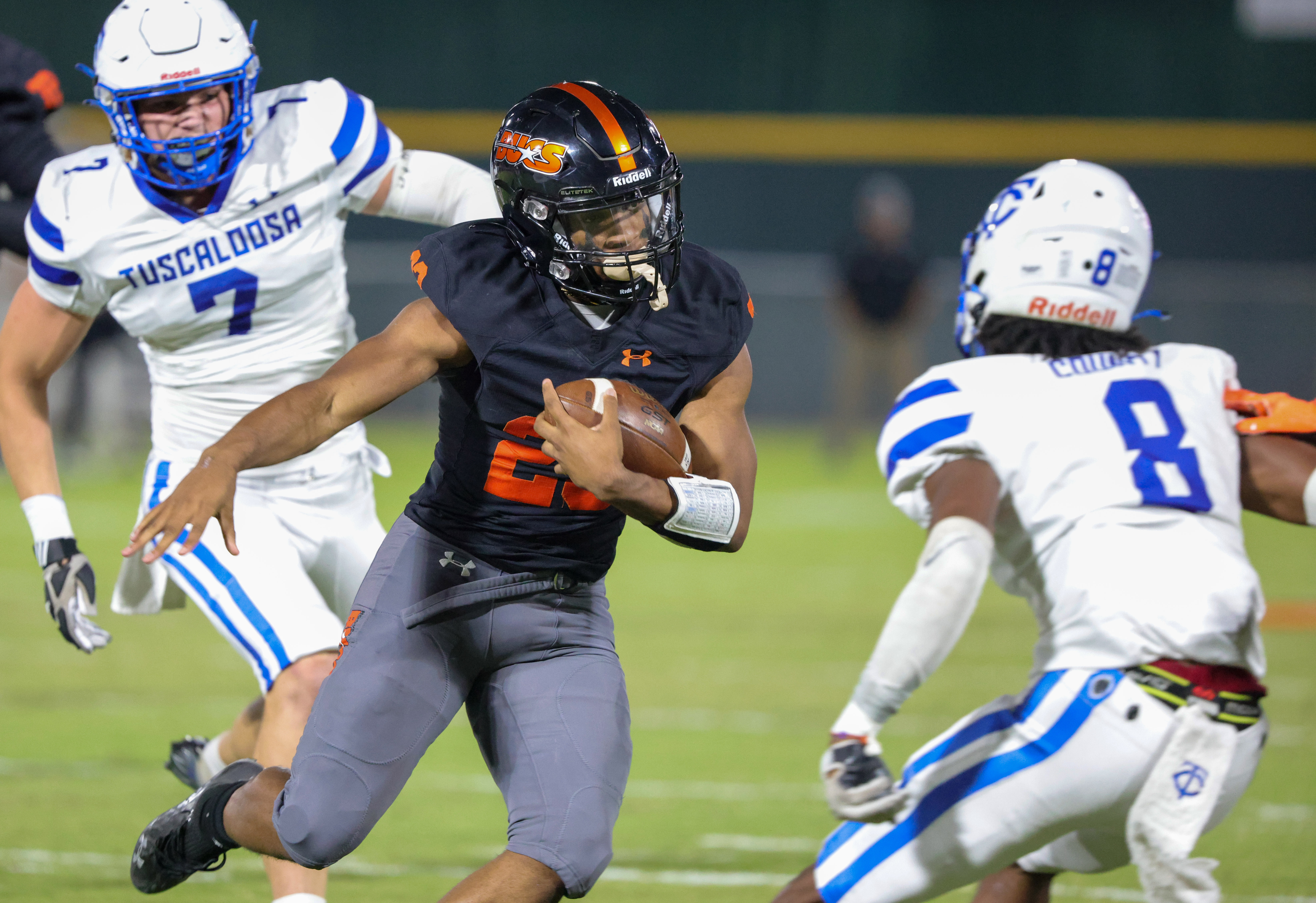 Hoover football players donate wagon to Children's of Alabama